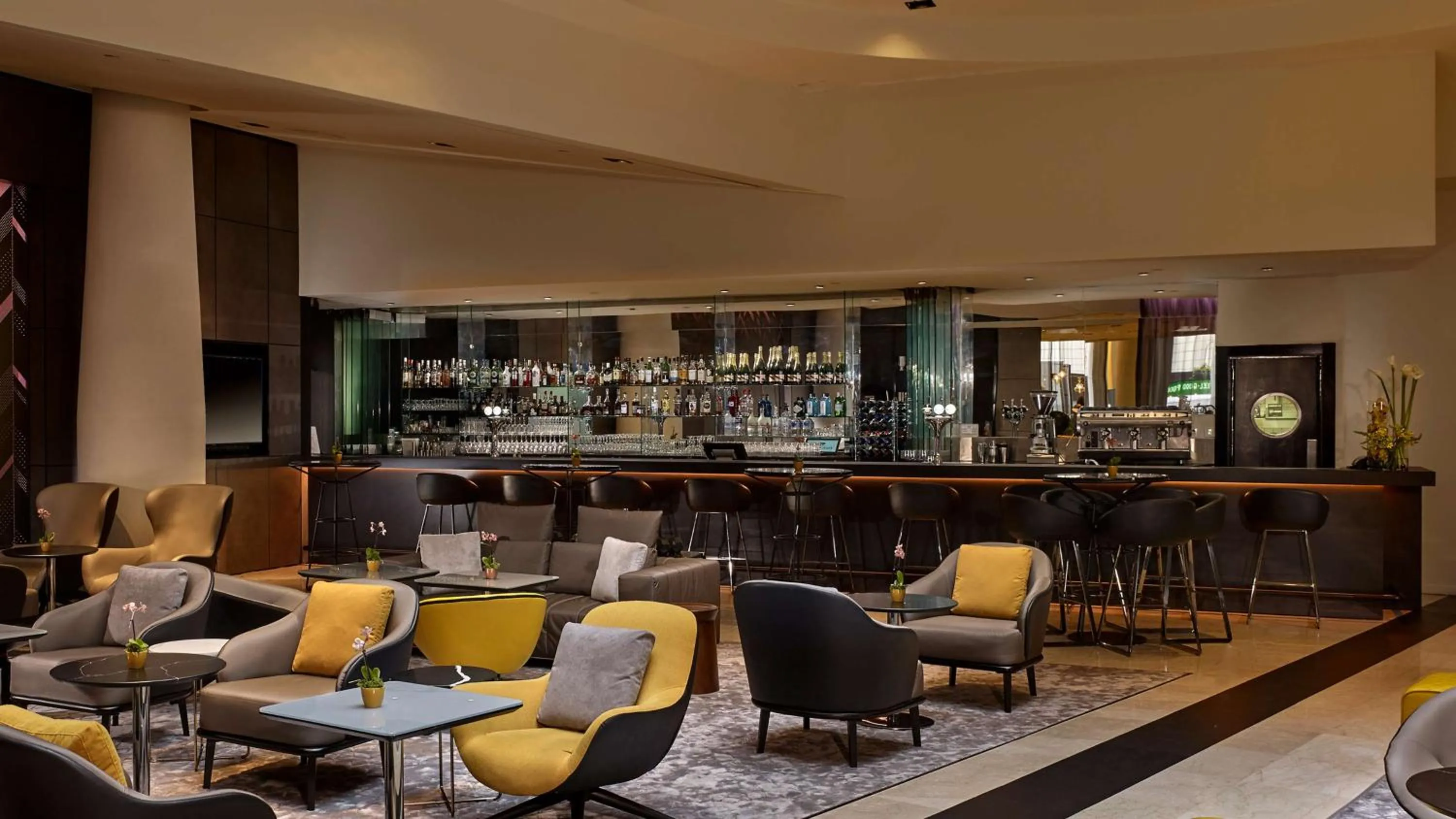Lounge or bar in Park Plaza Victoria London