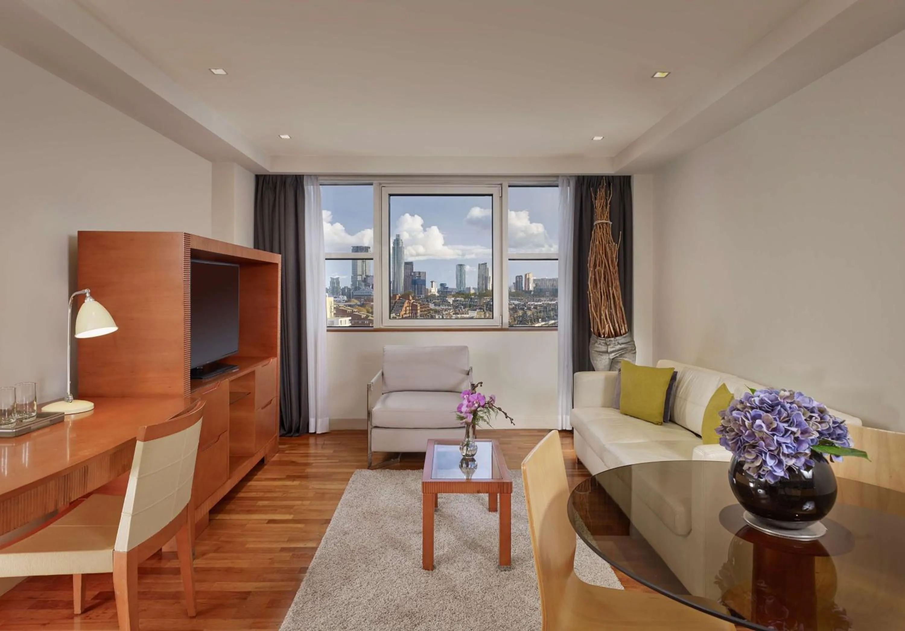 Bedroom in Park Plaza Victoria London