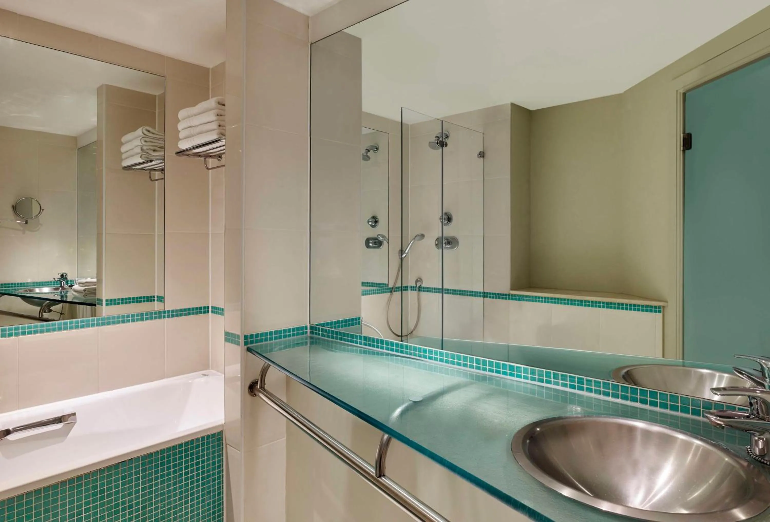 Bathroom in Park Plaza Nottingham