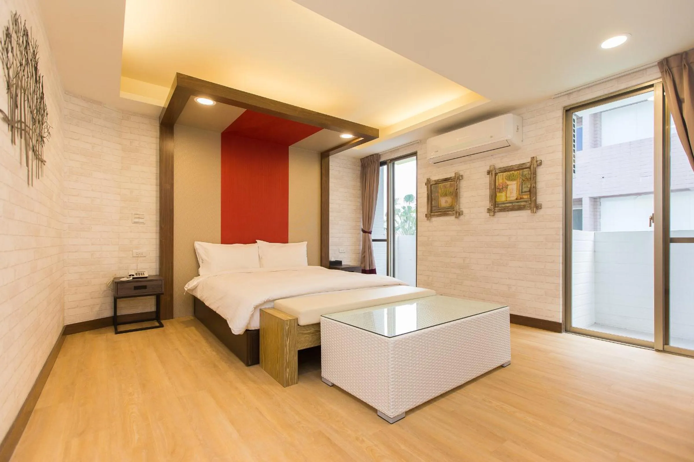 Photo of the whole room in 17th Summer