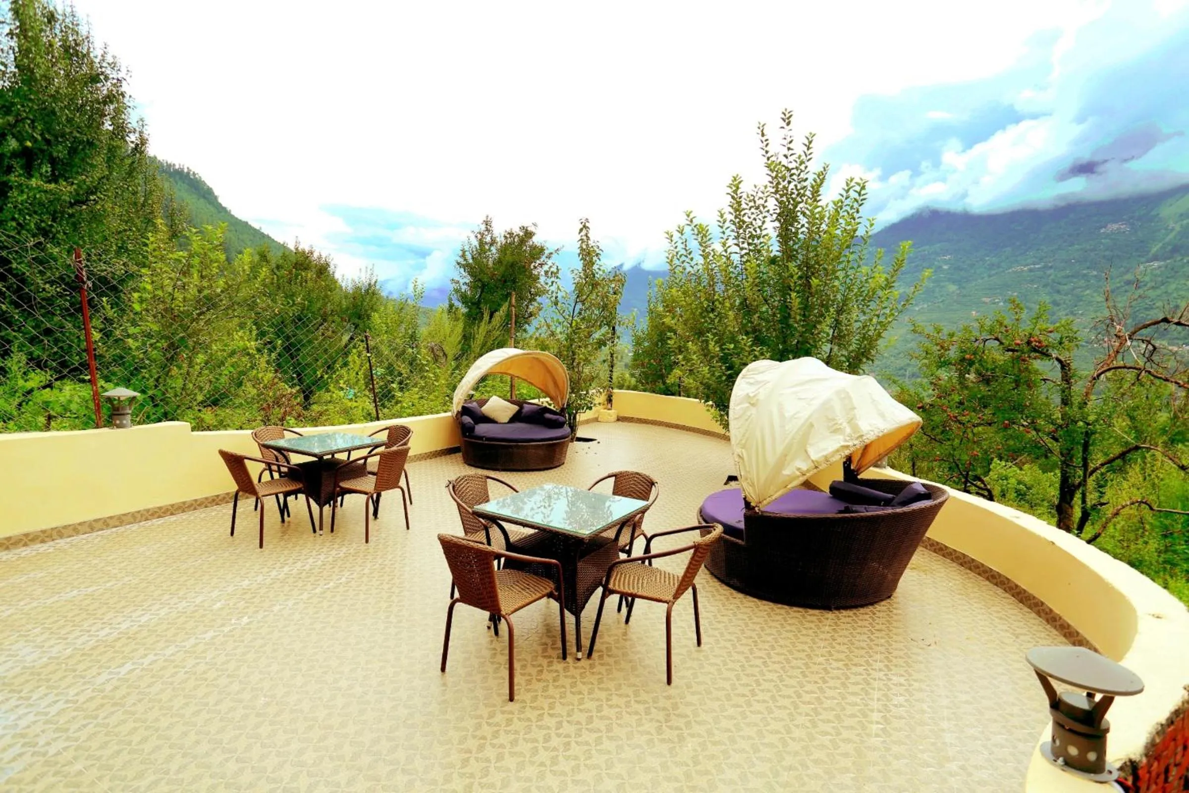 Area and facilities in Amara Resorts Manali