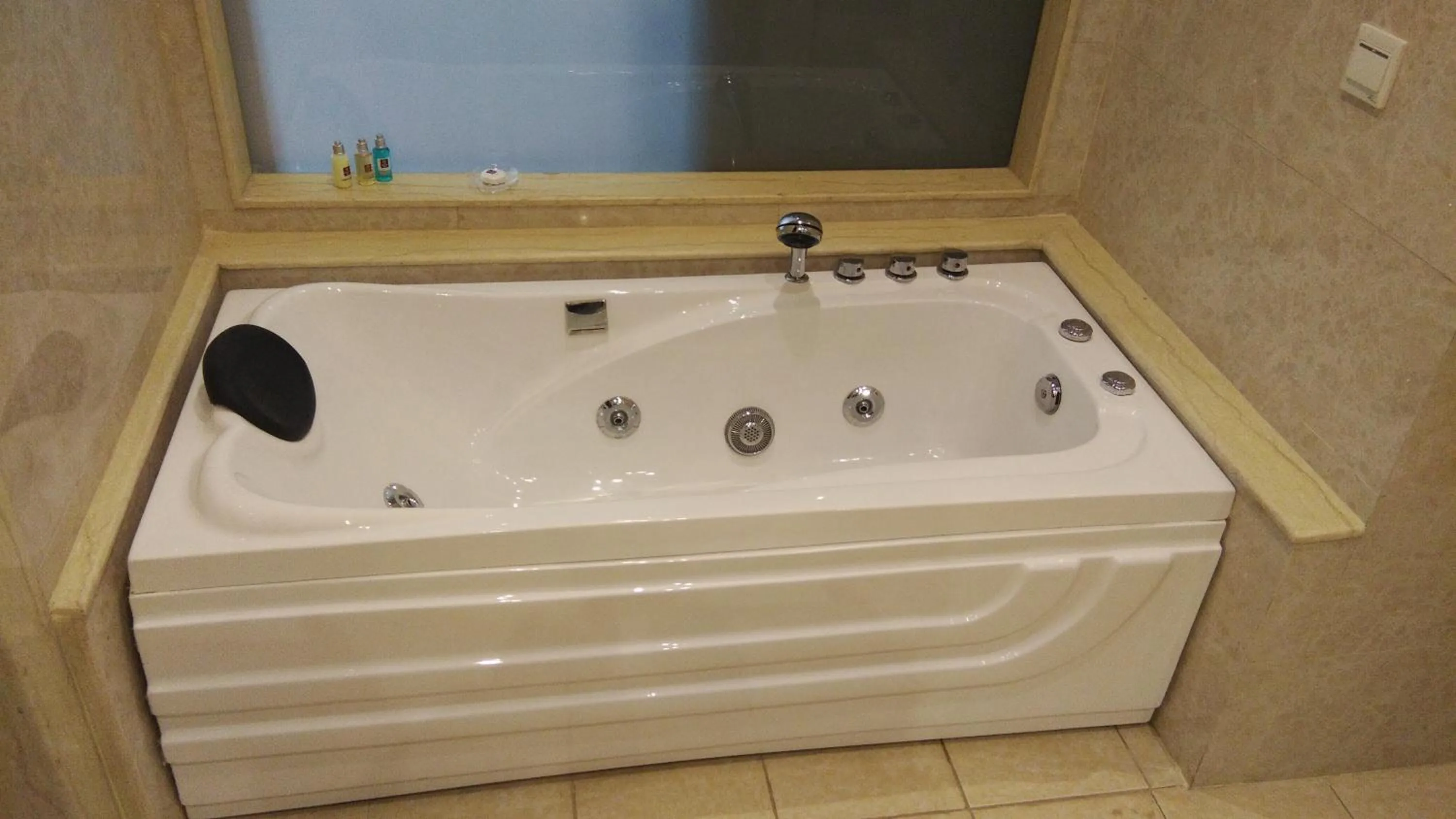 Bath in Clarion Inn Jaipur