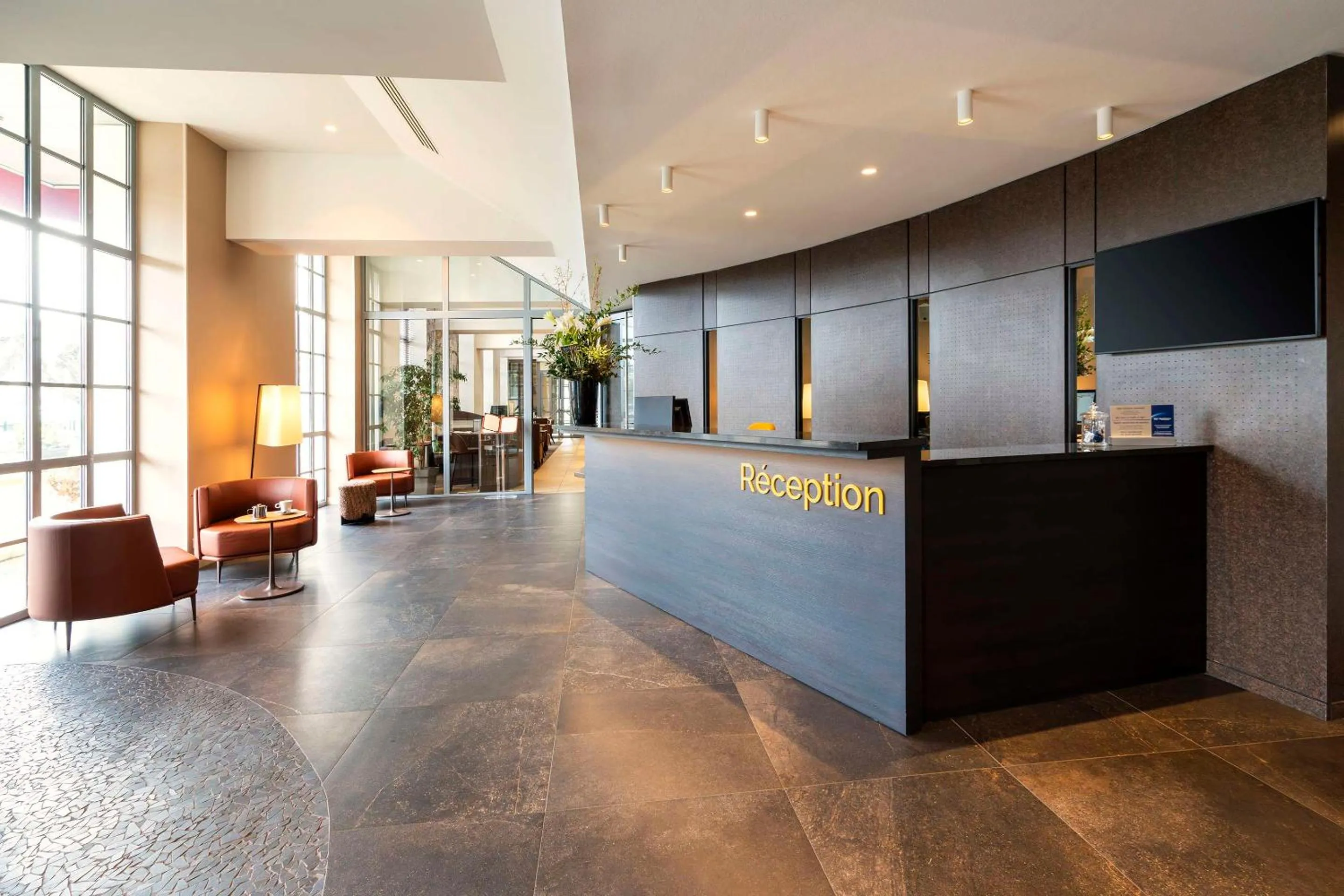 Lobby or reception in Best Western Plus Hôtel Colbert