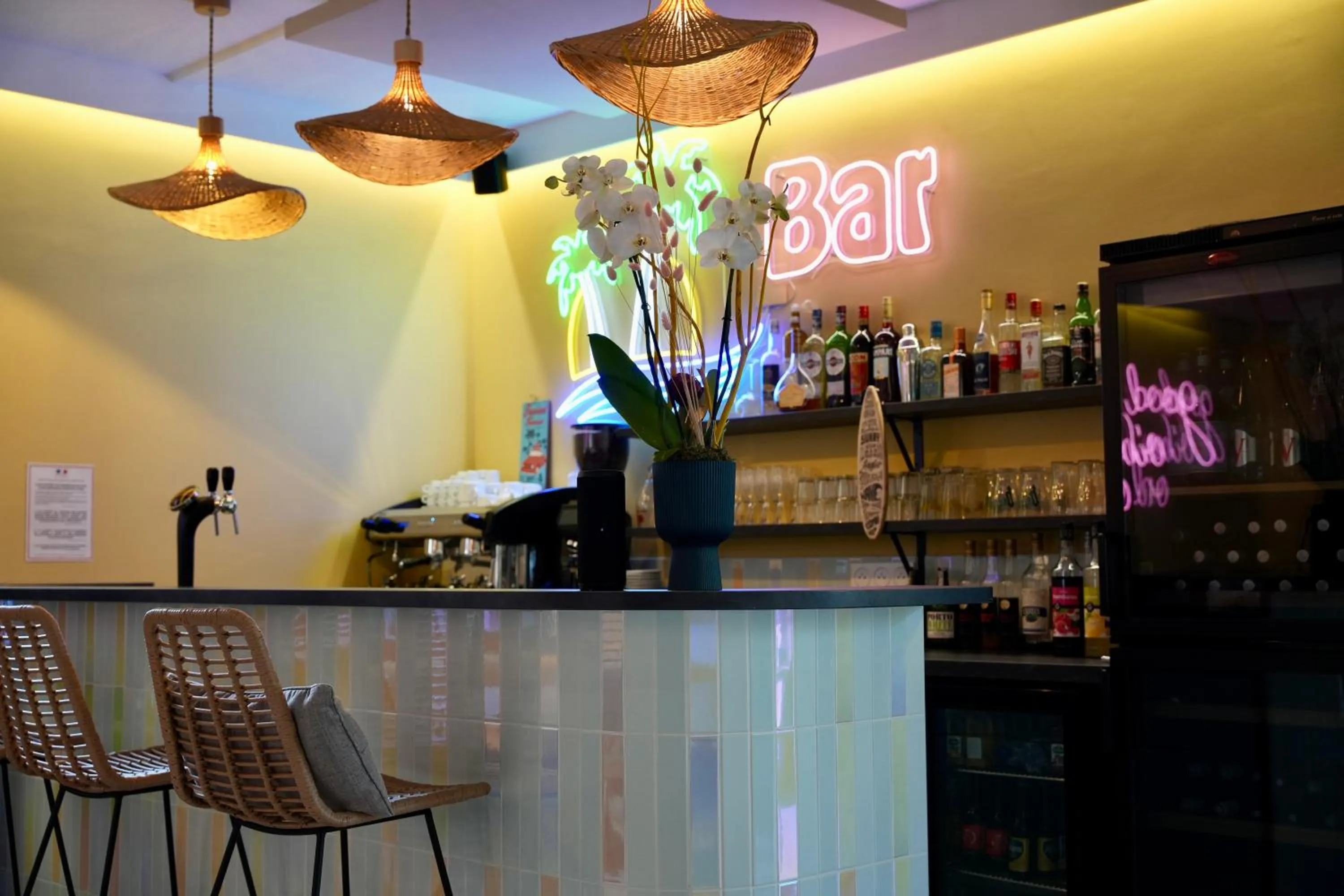 Lounge or bar in Sure Hotel by Best Western Biarritz Aeroport