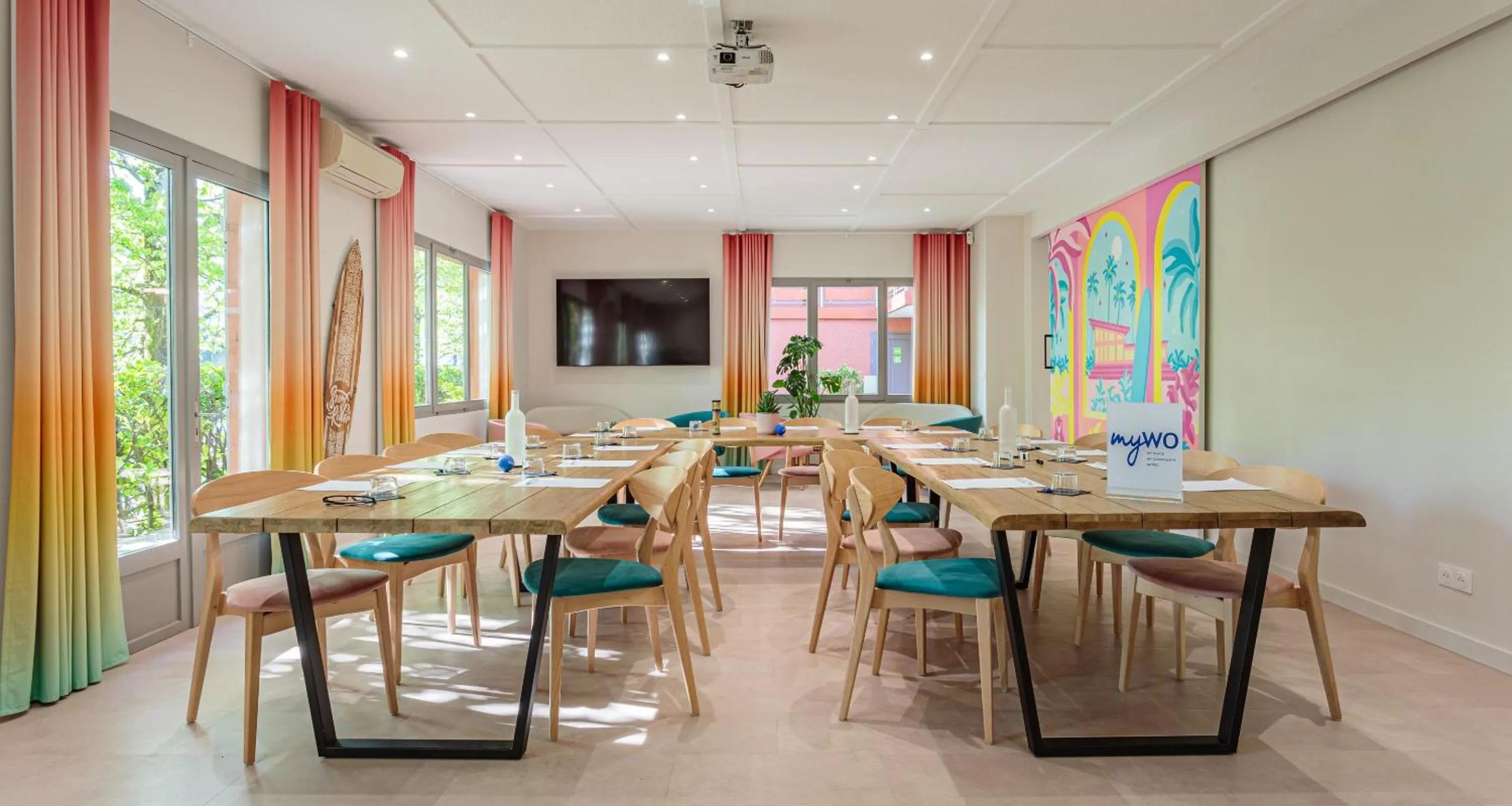 Communal lounge/ TV room in Sure Hotel by Best Western Biarritz Aeroport