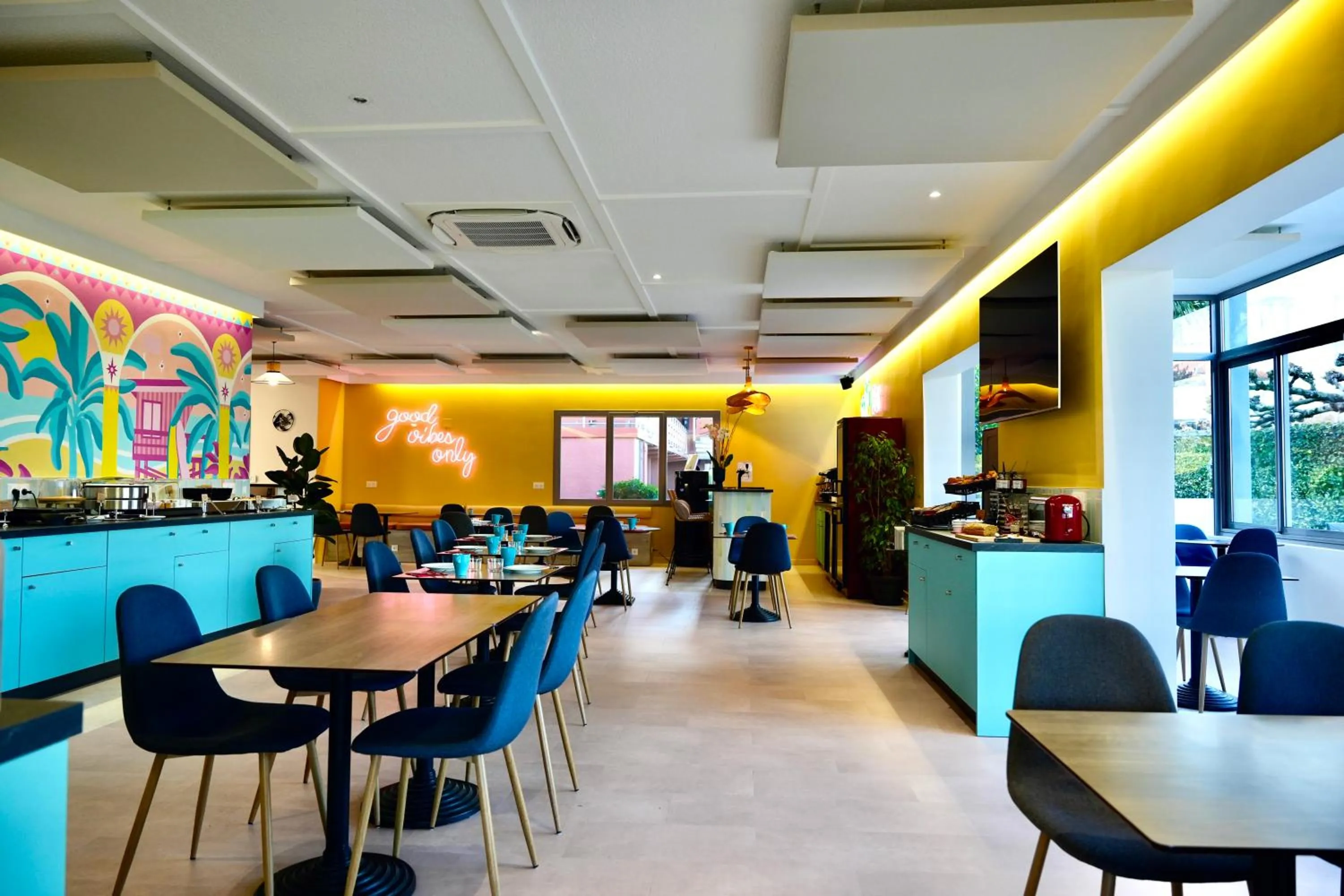 Restaurant/places to eat in Sure Hotel by Best Western Biarritz Aeroport