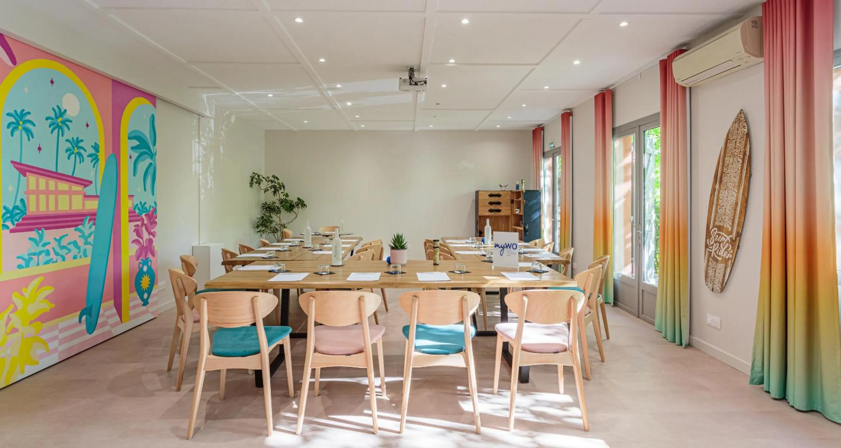 Communal lounge/ TV room in Sure Hotel by Best Western Biarritz Aeroport