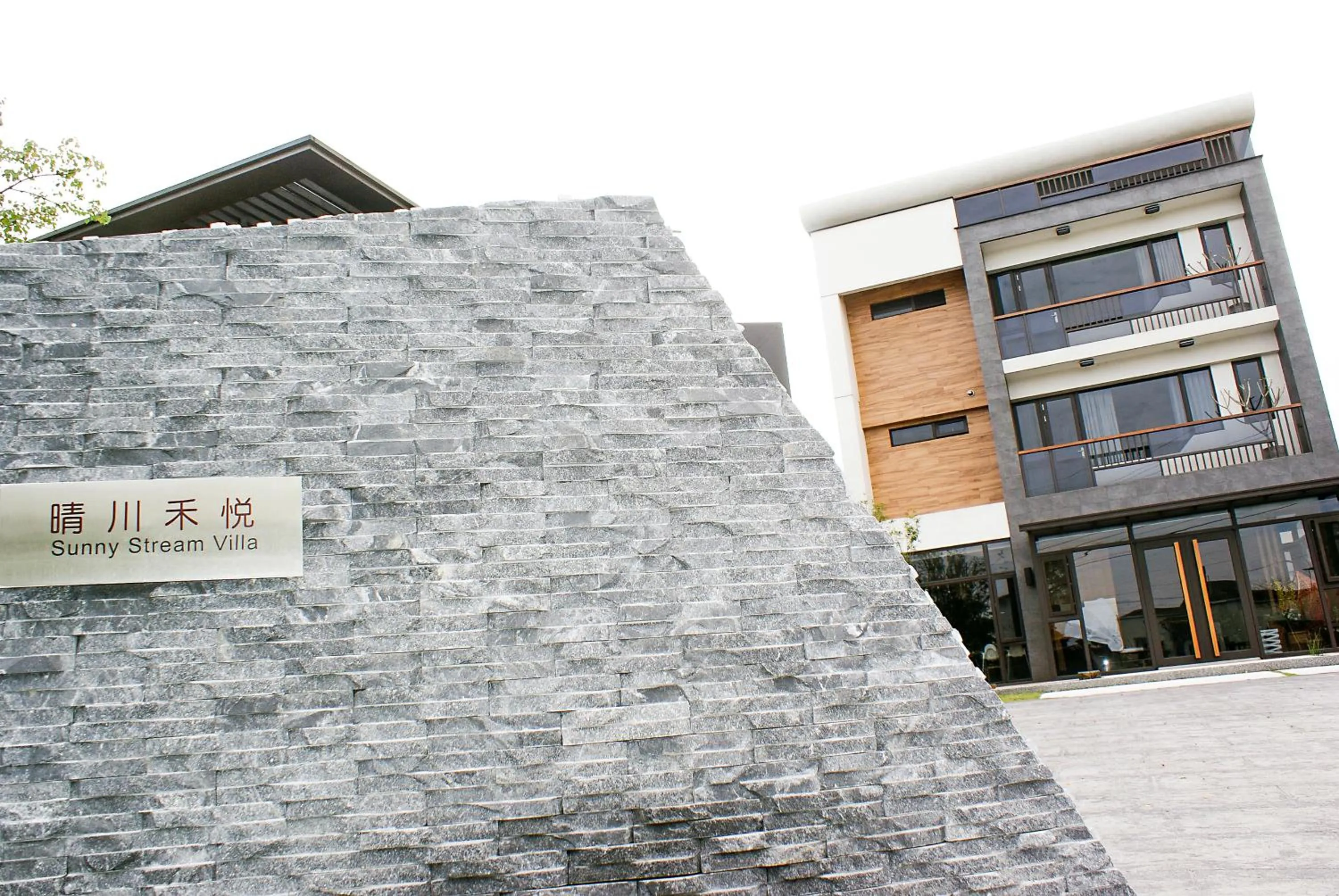 Facade/entrance in Sunny Stream B & B