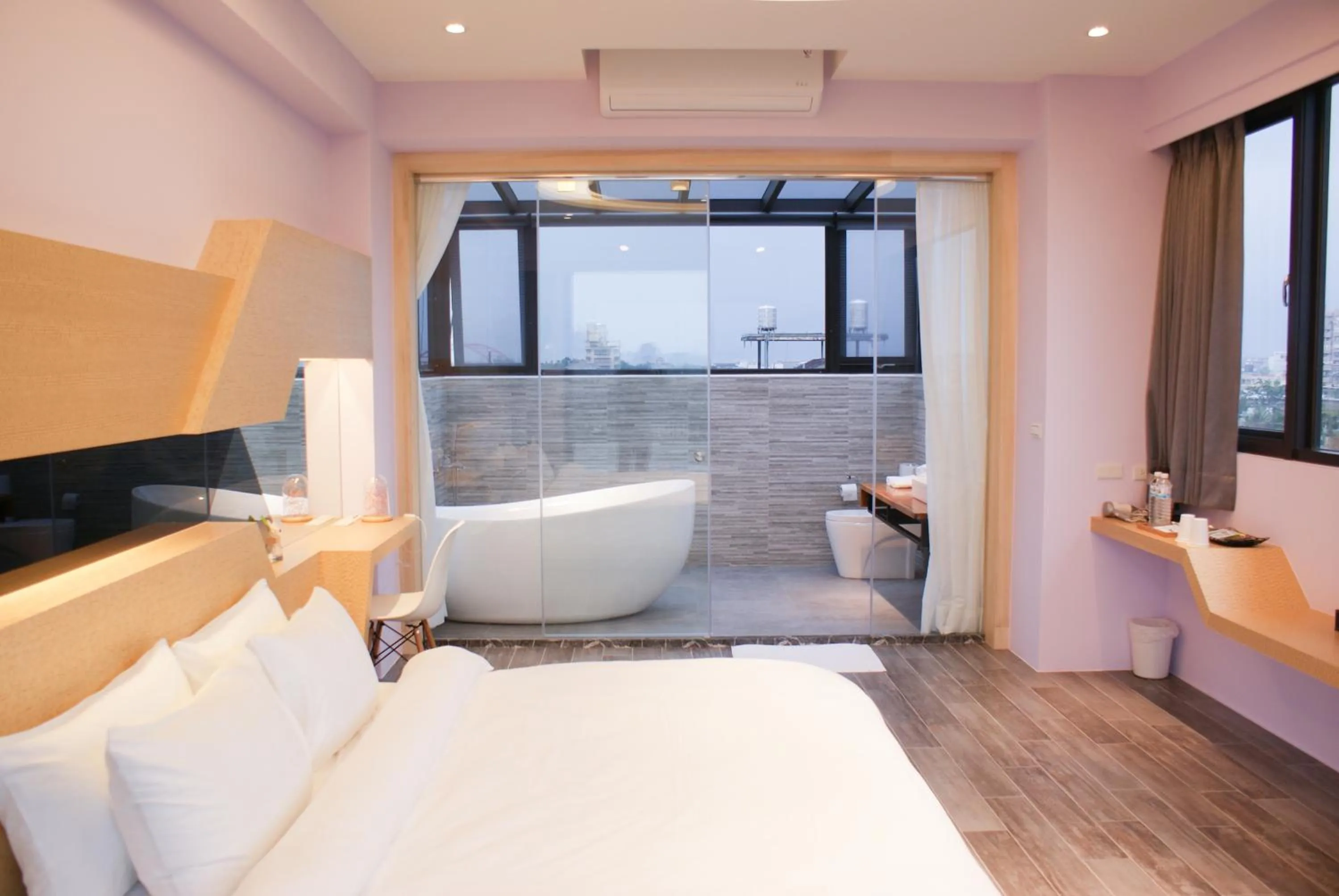 Photo of the whole room, Bed in Sunny Stream B & B