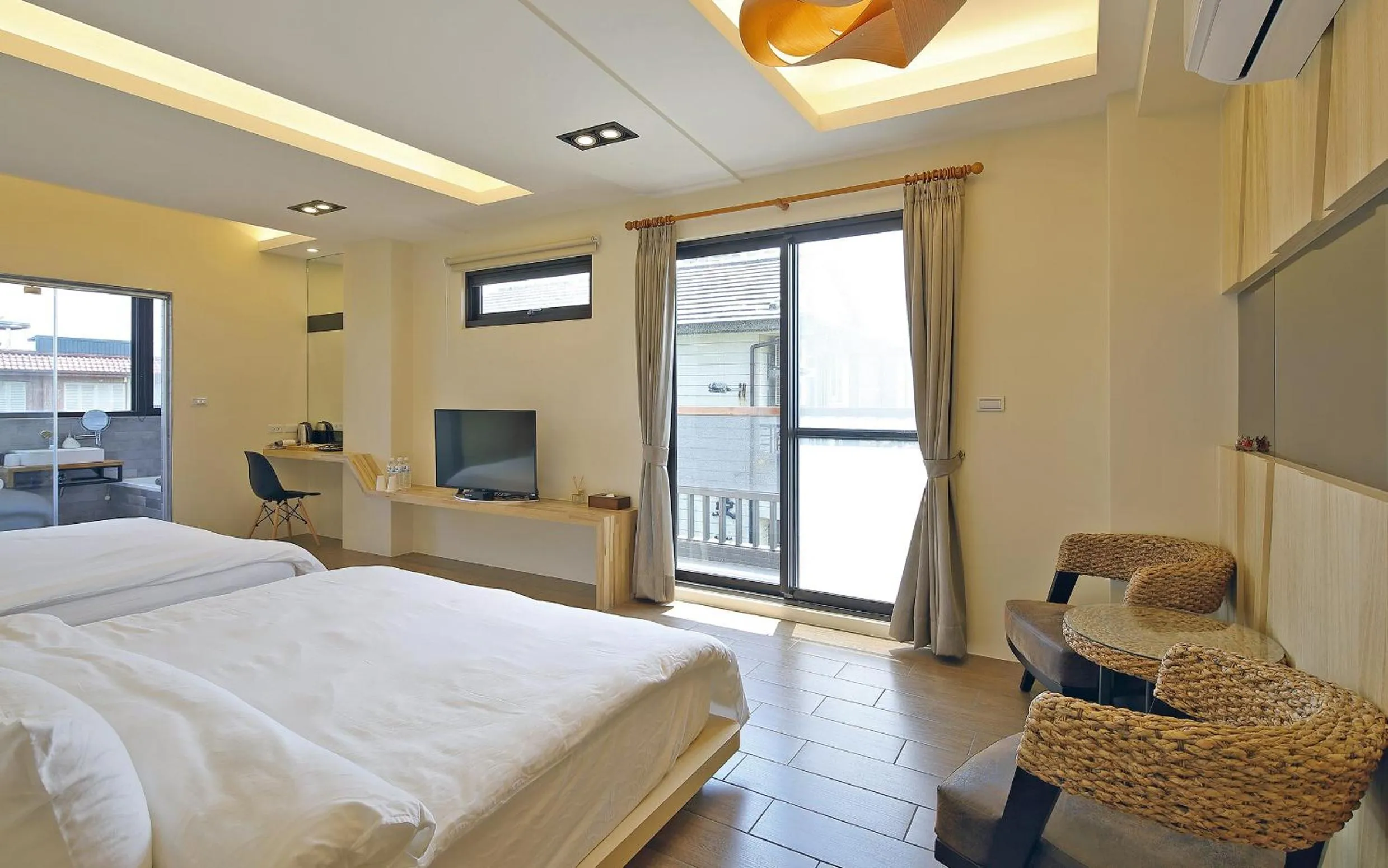 Photo of the whole room, Bed in Sunny Stream B & B