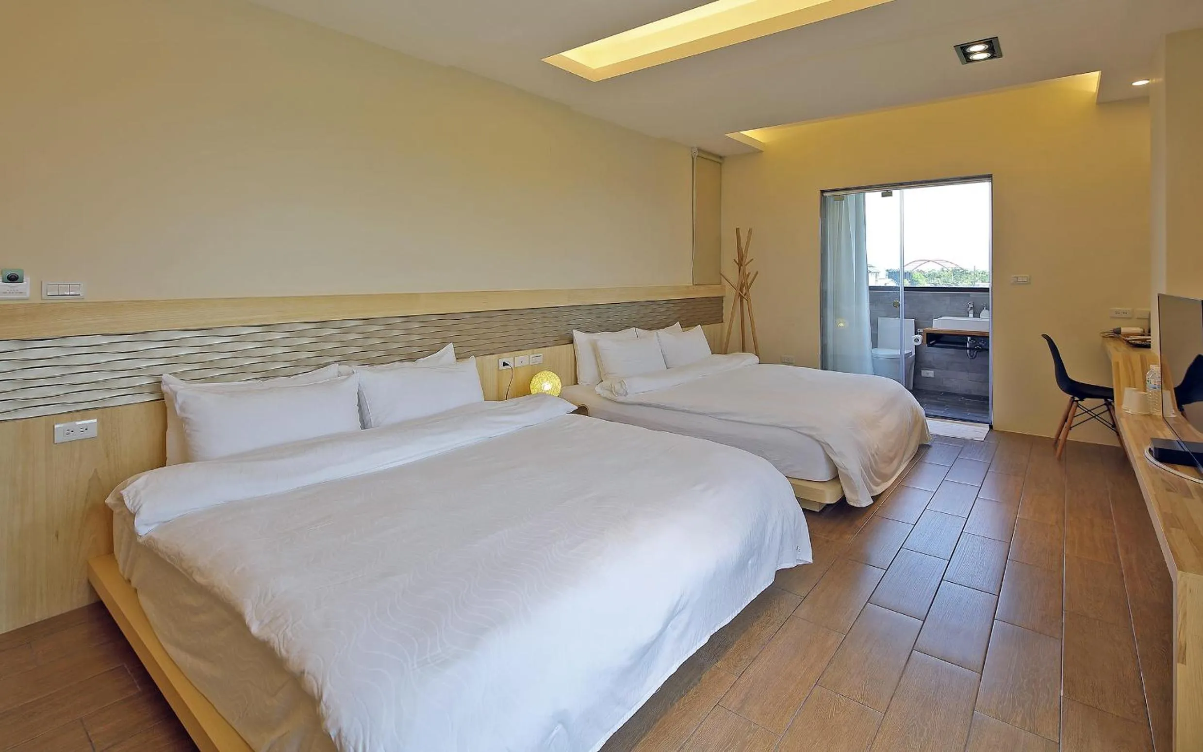 Photo of the whole room, Bed in Sunny Stream B & B