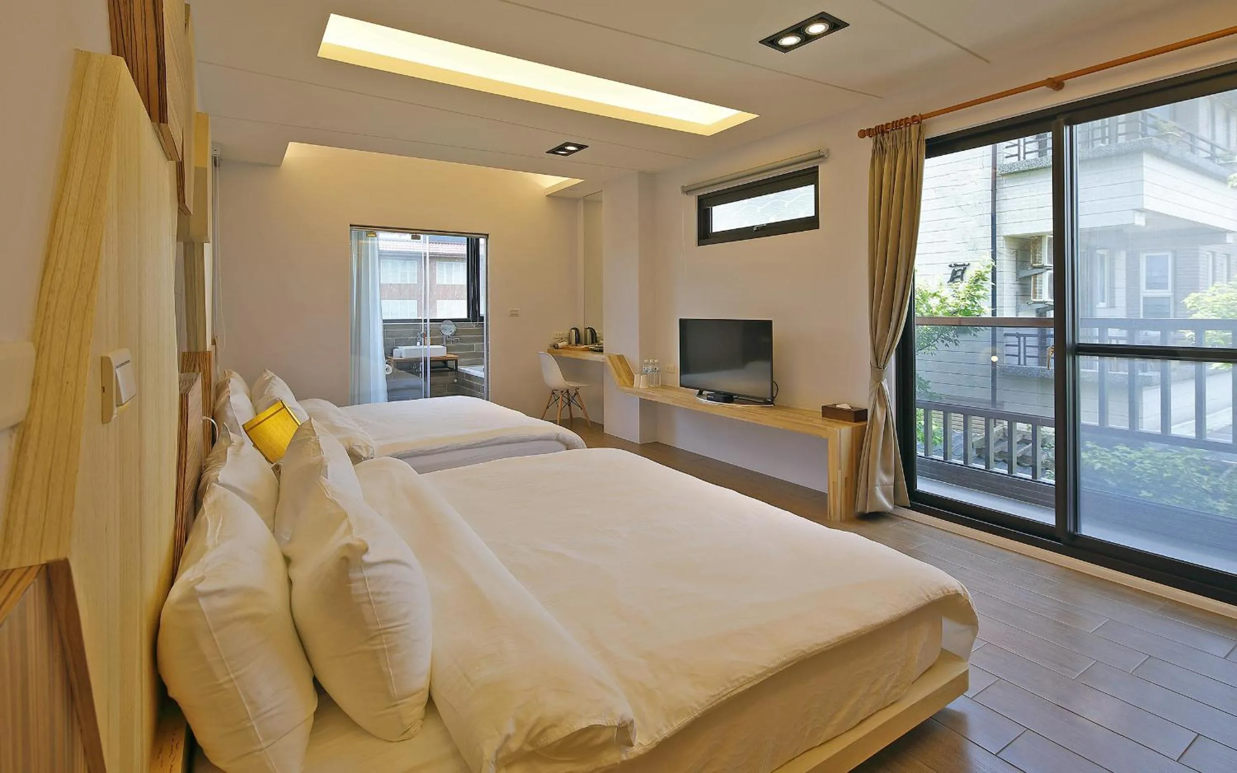 Photo of the whole room, Bed in Sunny Stream B & B