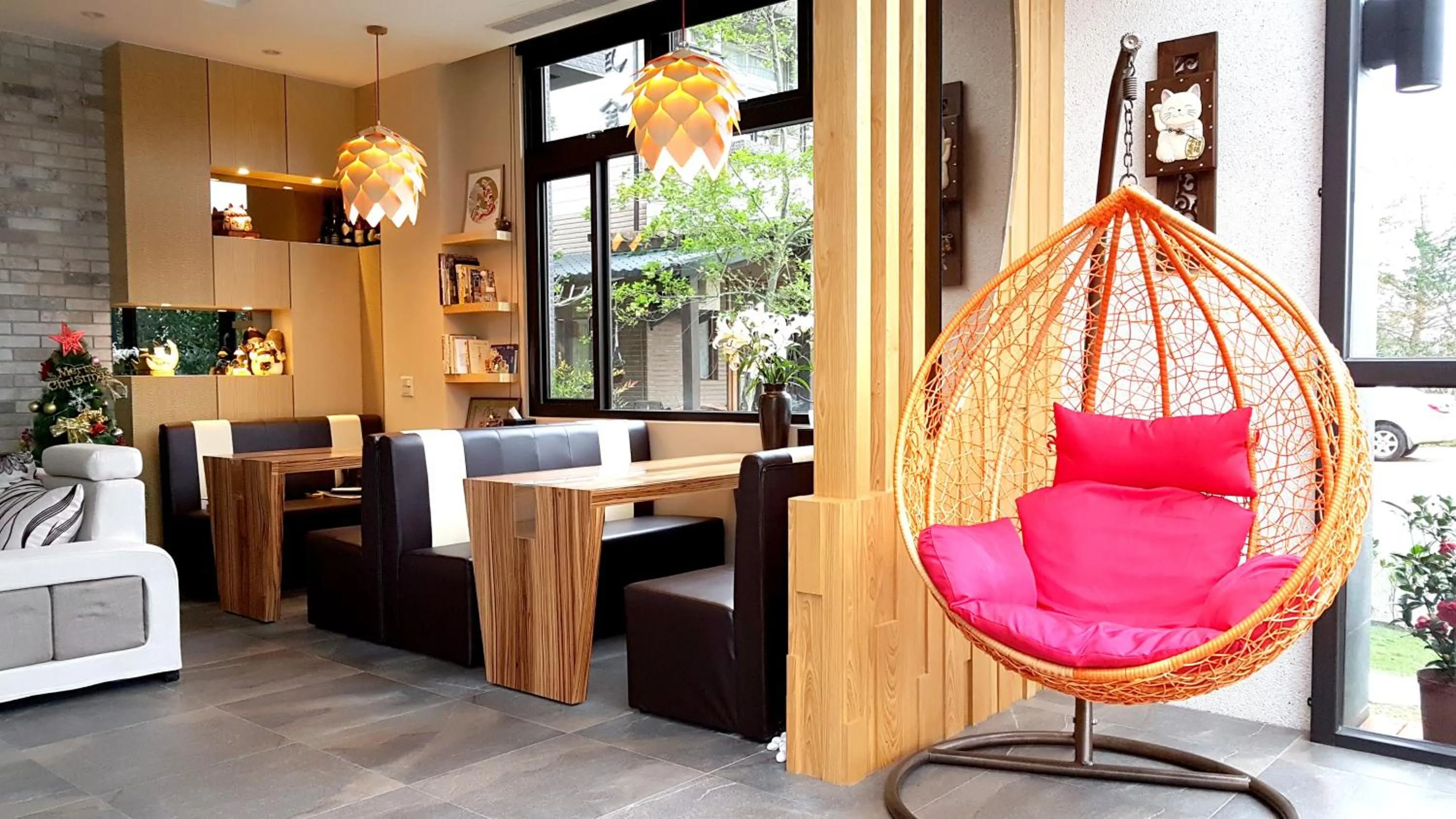 Communal lounge/ TV room in Sunny Stream B & B