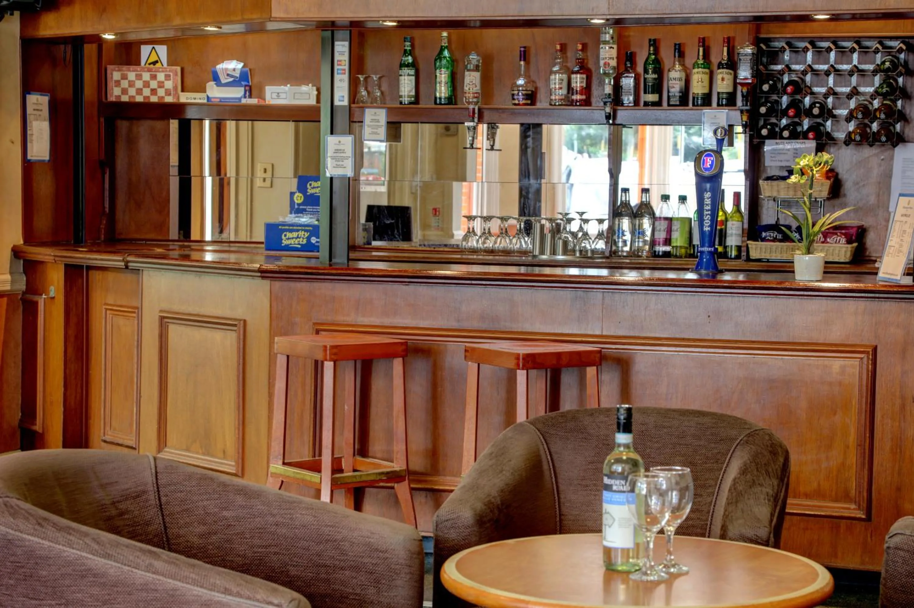 Lounge or bar in Sure Hotel by Best Western Reading