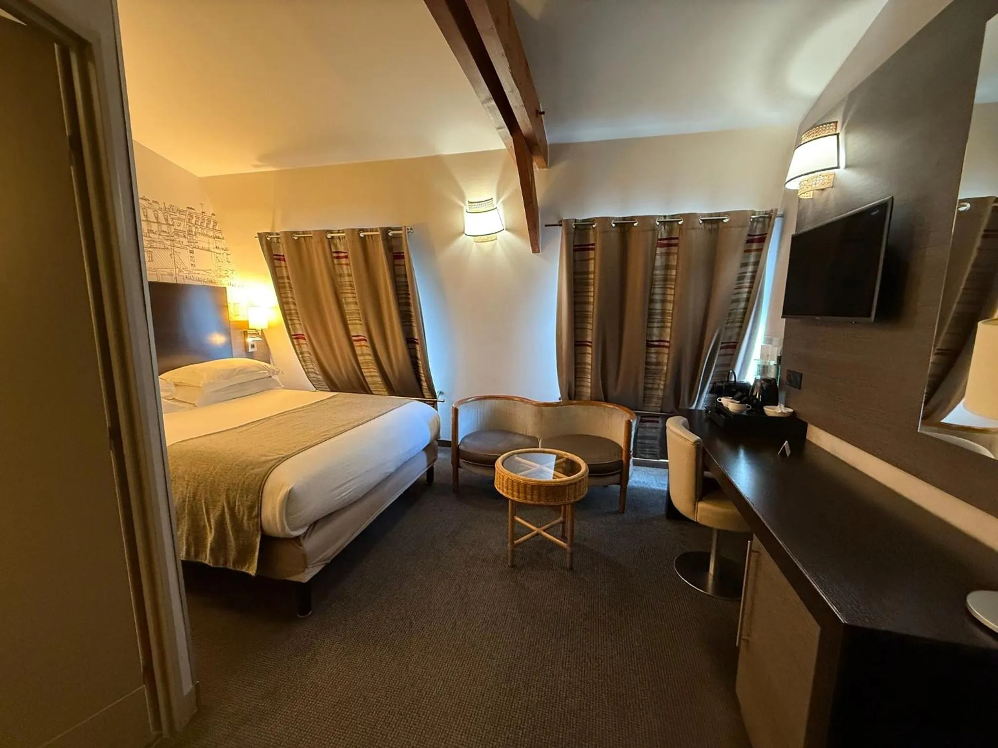 Photo of the whole room, Bed in Holiday Inn Paris Montmartre by IHG