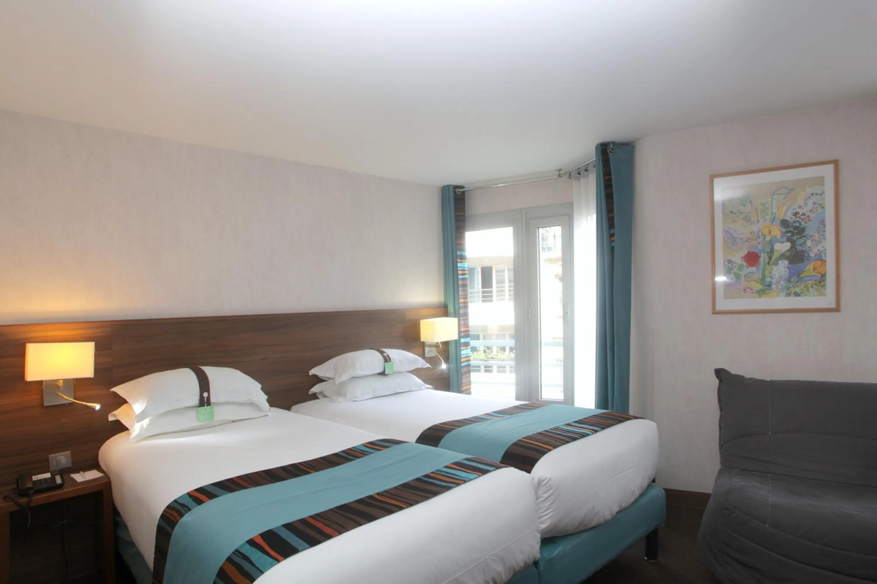 Photo of the whole room, Bed in Holiday Inn Paris Montmartre by IHG