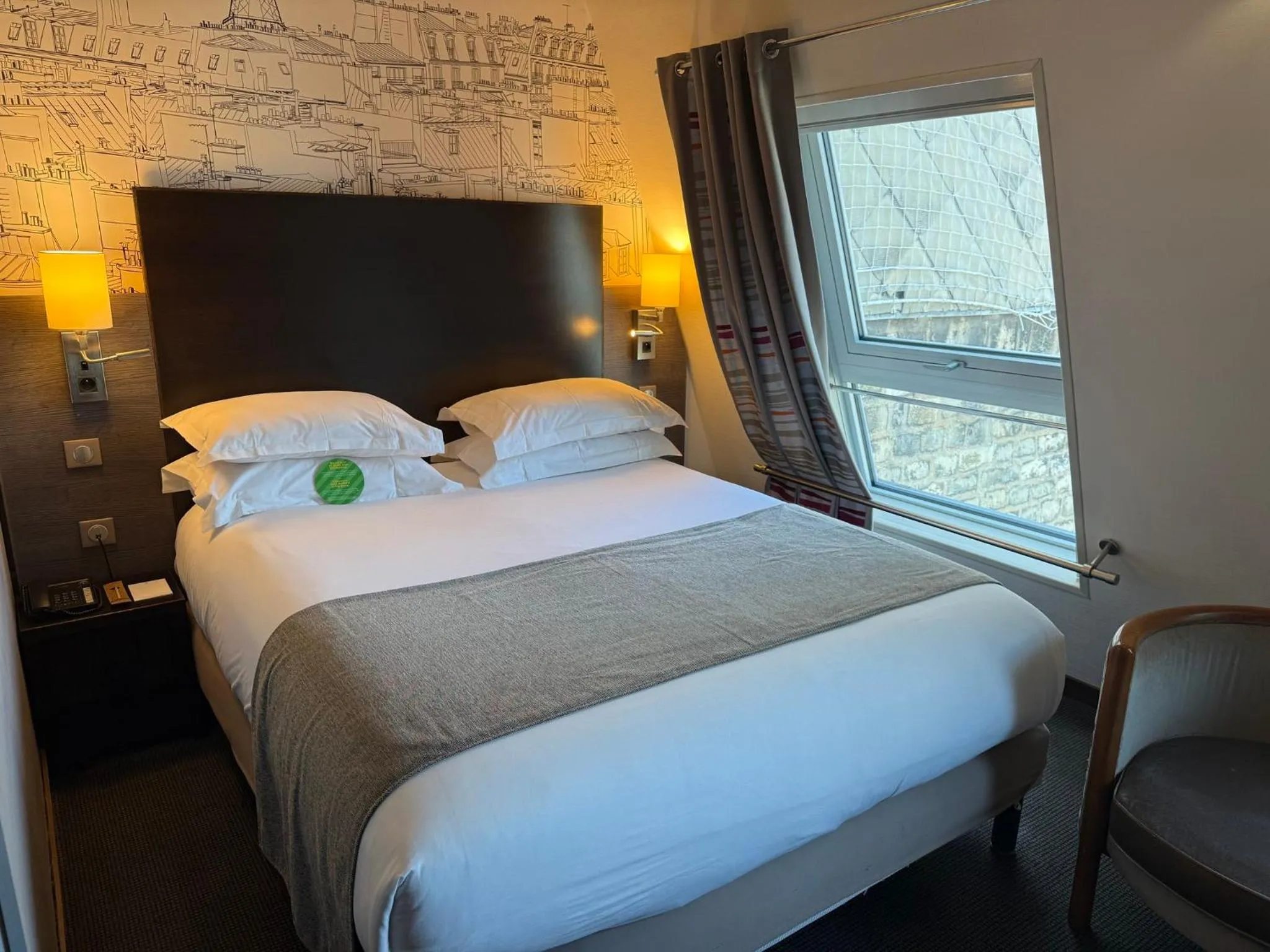 Photo of the whole room, Bed in Holiday Inn Paris Montmartre by IHG