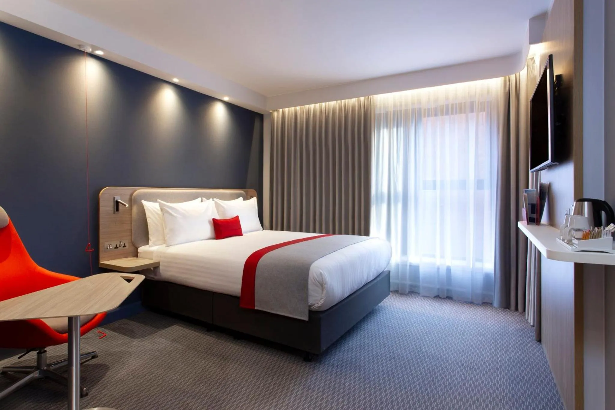 Photo of the whole room, Bed in Holiday Inn Express Royal Docks by IHG