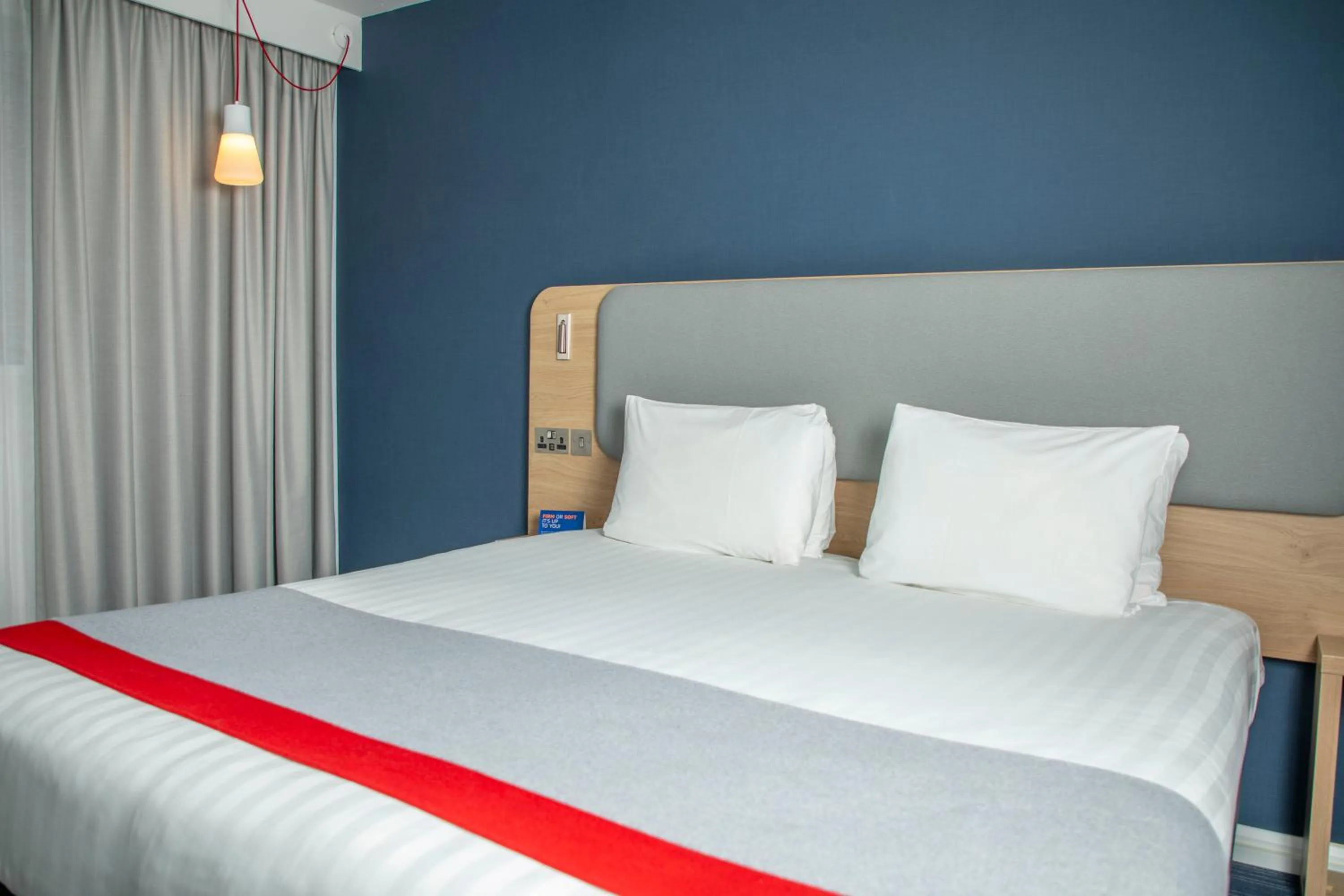 Bed in Holiday Inn Express Royal Docks by IHG