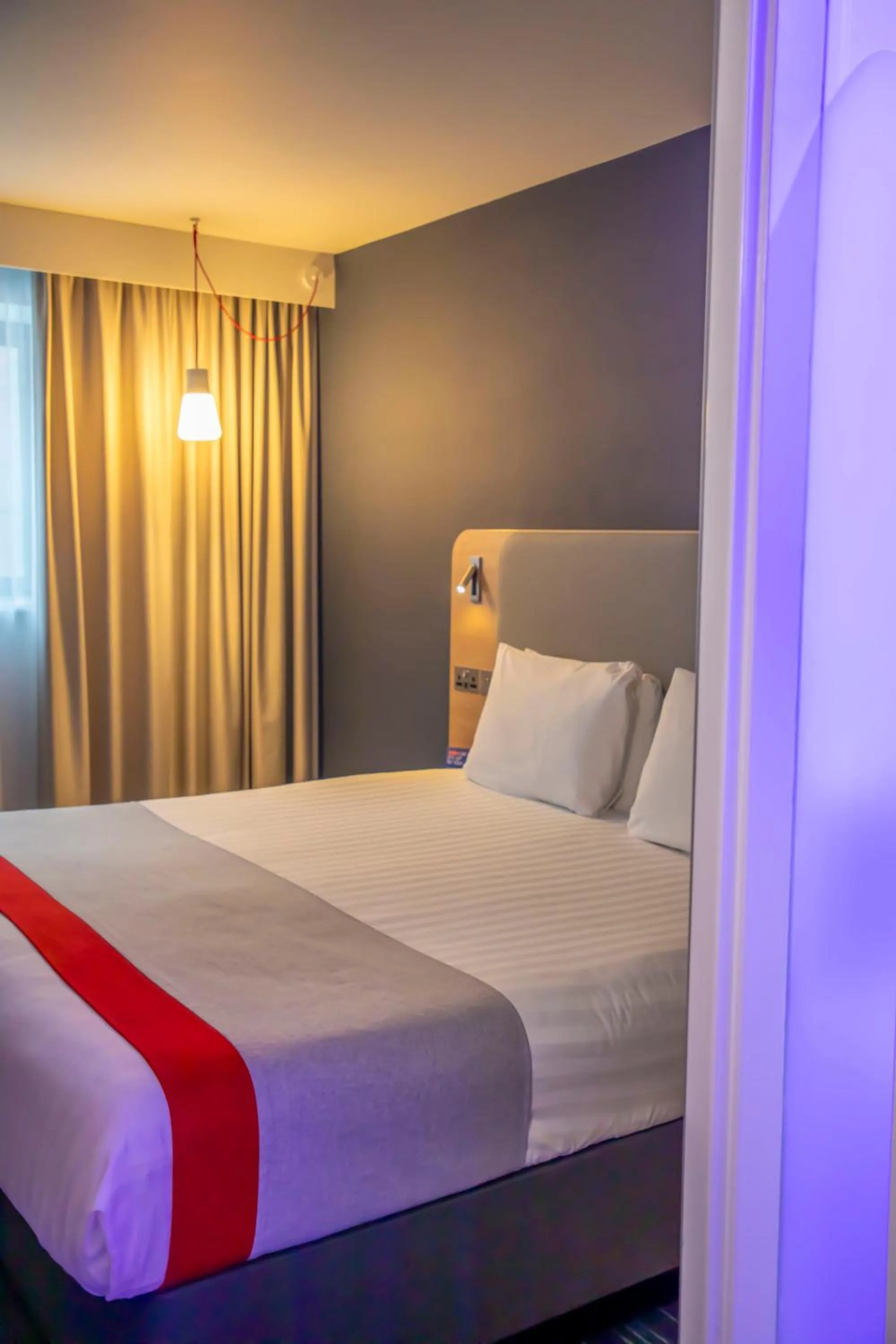 Bed in Holiday Inn Express Royal Docks by IHG