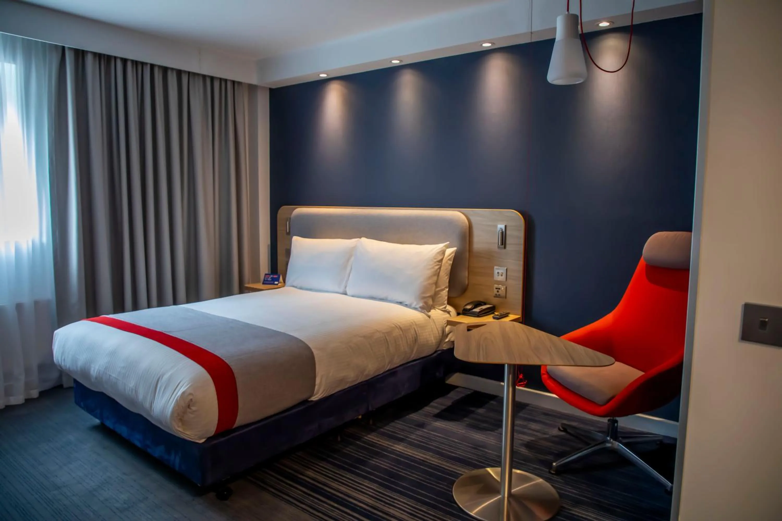Bed in Holiday Inn Express Royal Docks by IHG