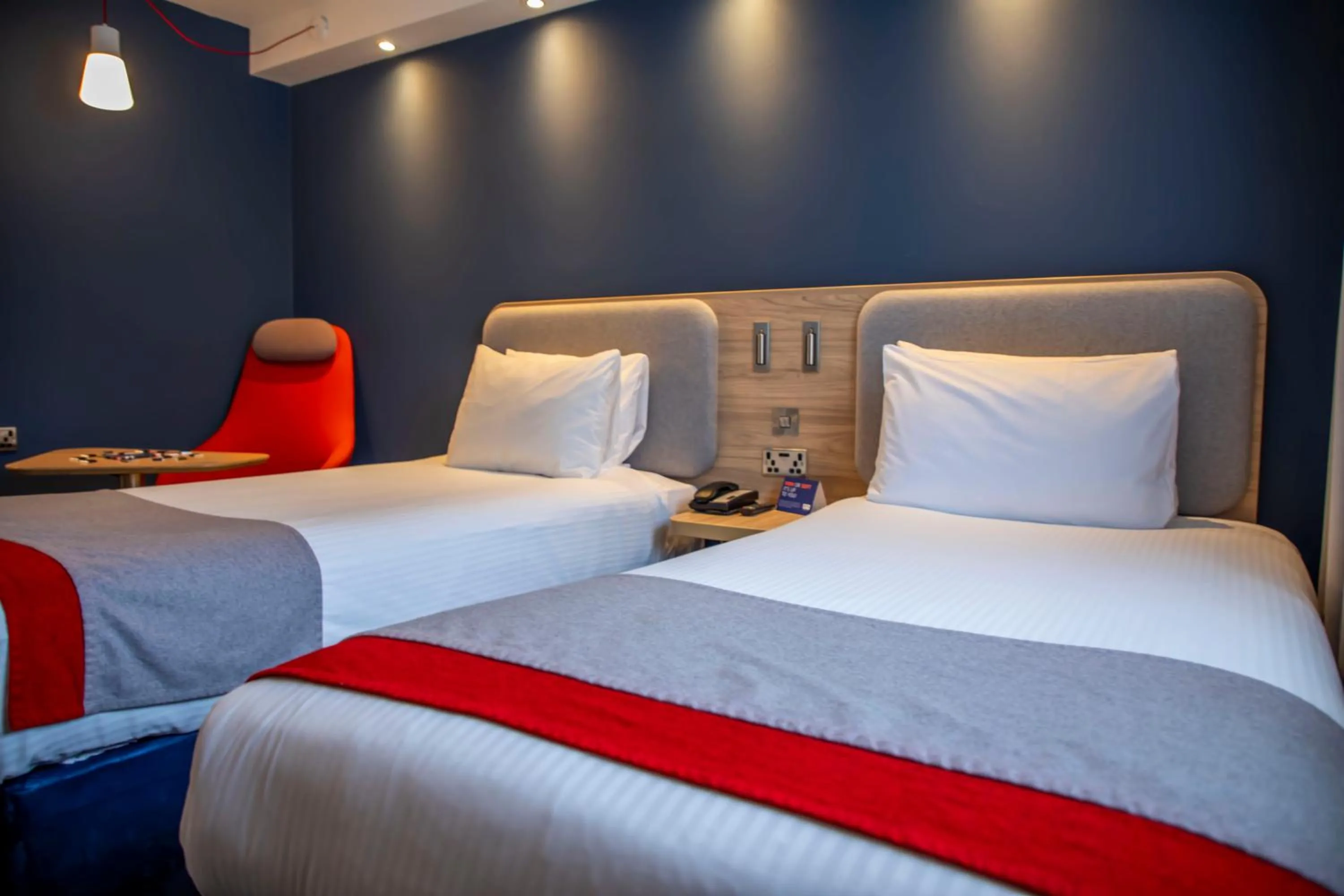 Bed in Holiday Inn Express Royal Docks by IHG