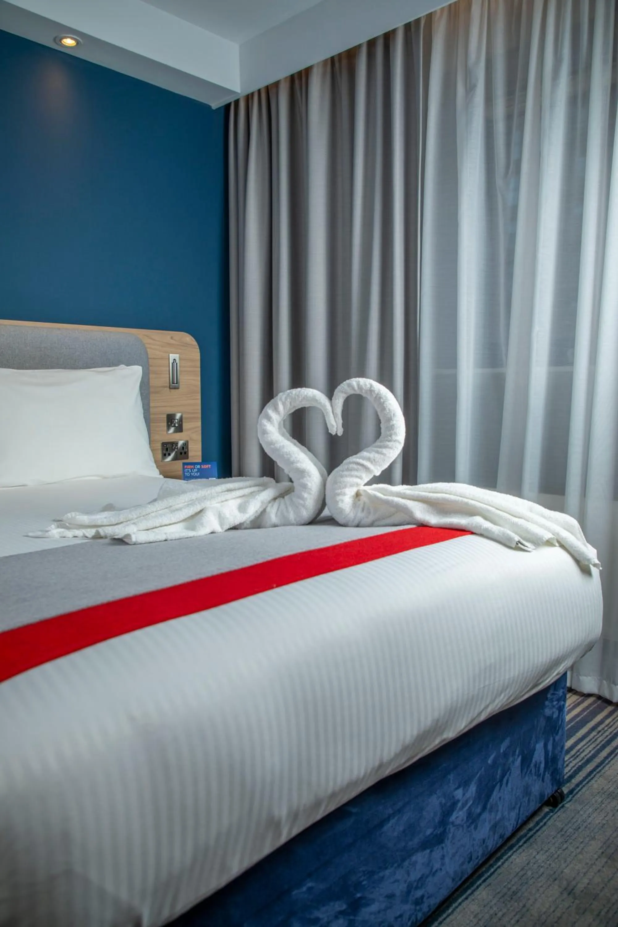 Bed in Holiday Inn Express Royal Docks by IHG