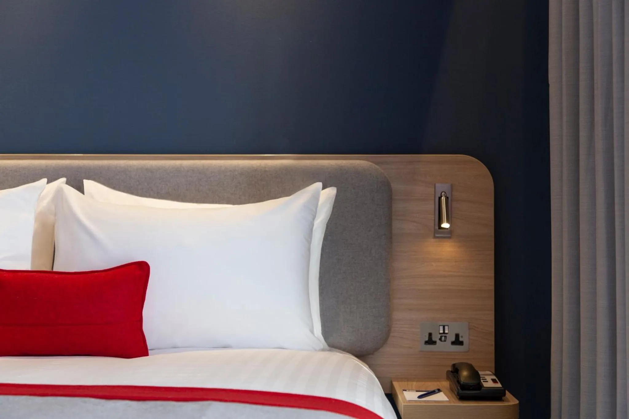 Photo of the whole room, Bed in Holiday Inn Express Royal Docks by IHG