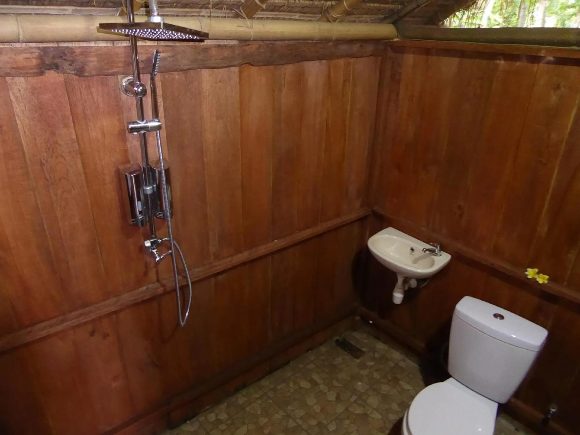 Bathroom in Shibui Garden Bungalows and Restaurant