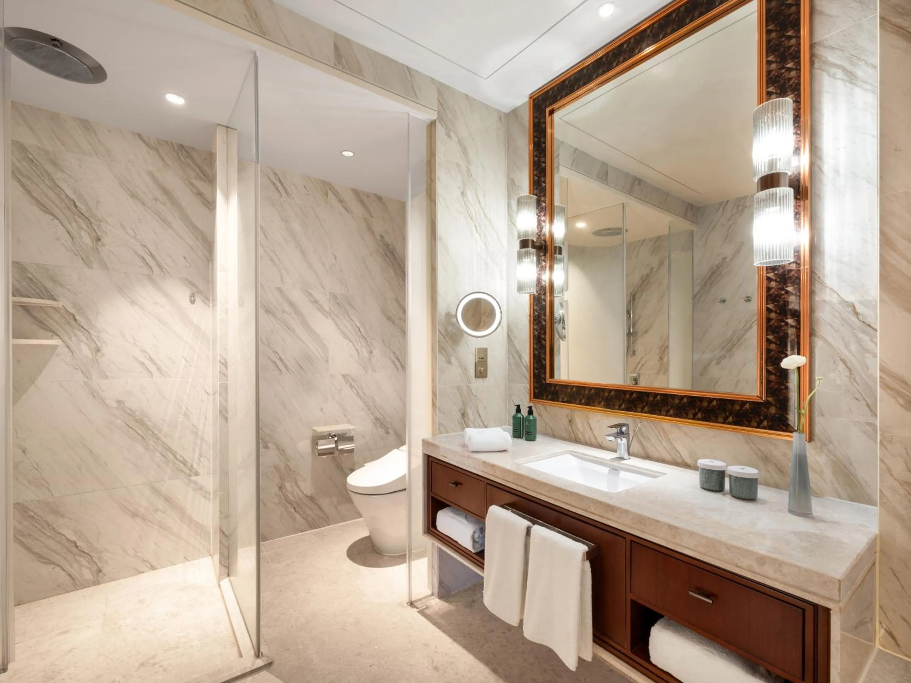 Bathroom in Shangri-La Yiwu