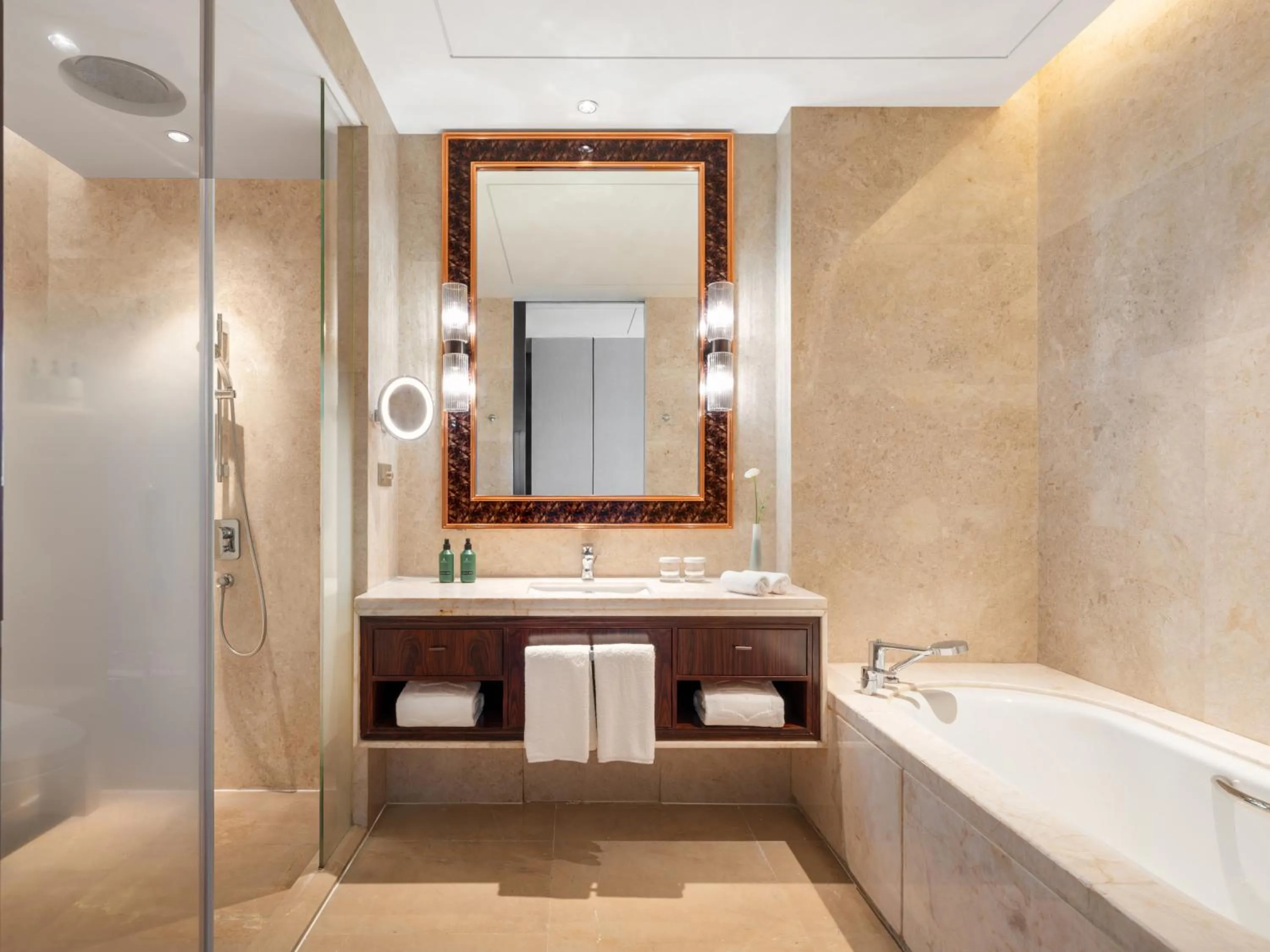 Bathroom in Shangri-La Yiwu