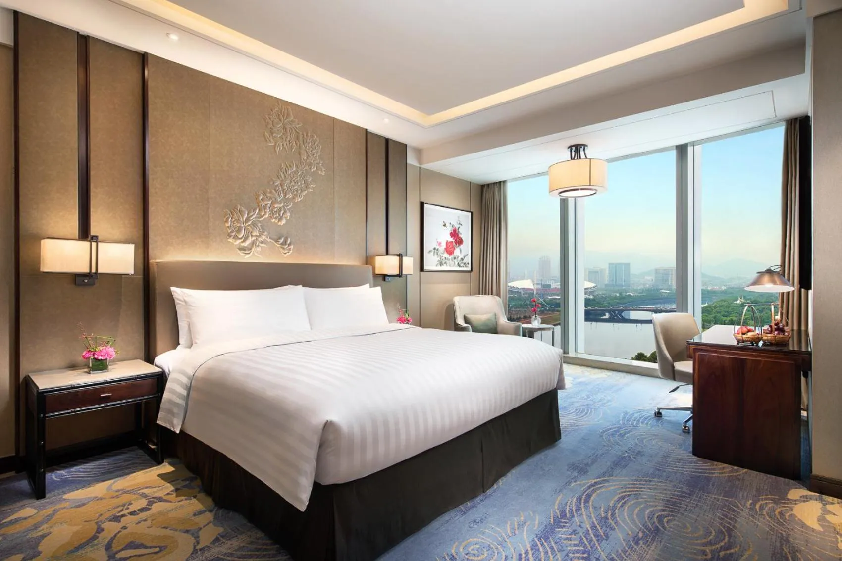 Deluxe Double Room with Bath in Shangri-La Yiwu