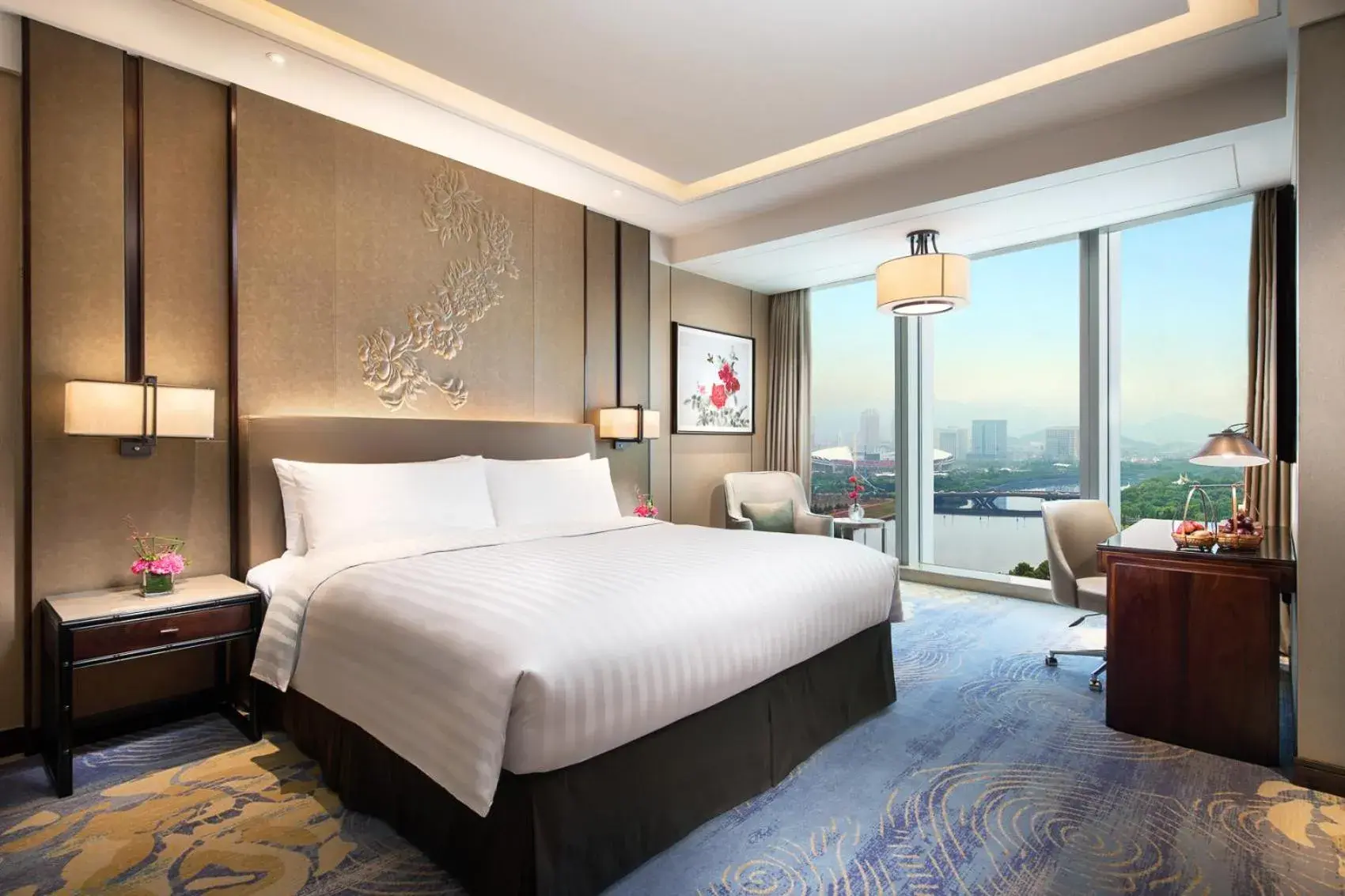 Deluxe Double Room with Bath in Shangri-La Yiwu Deluxe Double Room with Bath in Shangri-La Yiwu