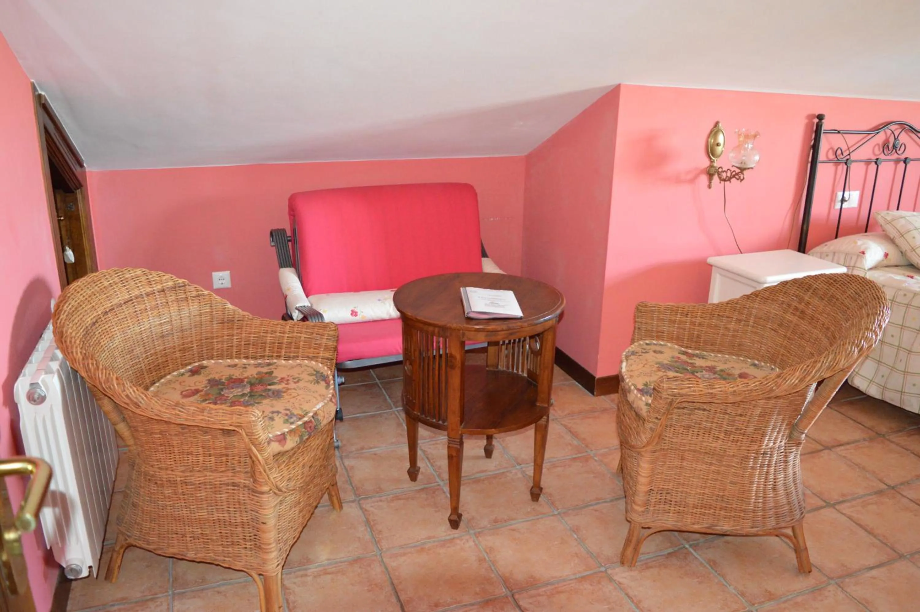 Photo of the whole room in La Casona de Quintes