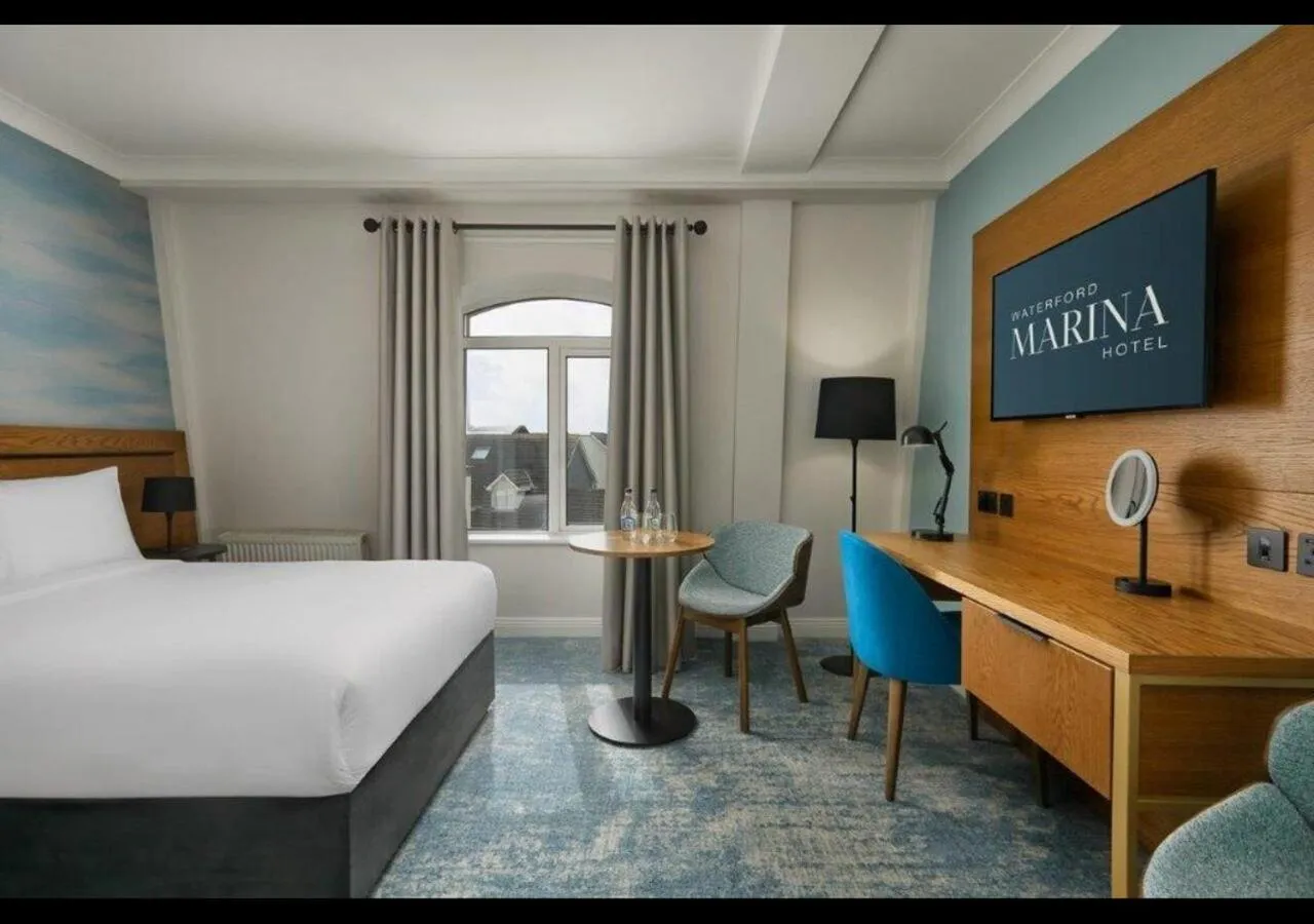 Photo of the whole room, Bed in Waterford Marina Hotel
