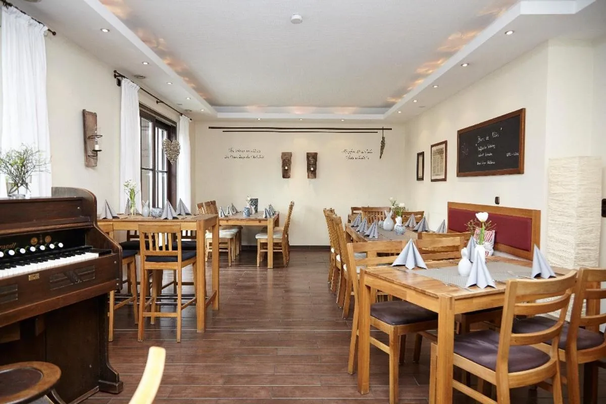 Restaurant/places to eat in Hotel Landgasthof Wallburg