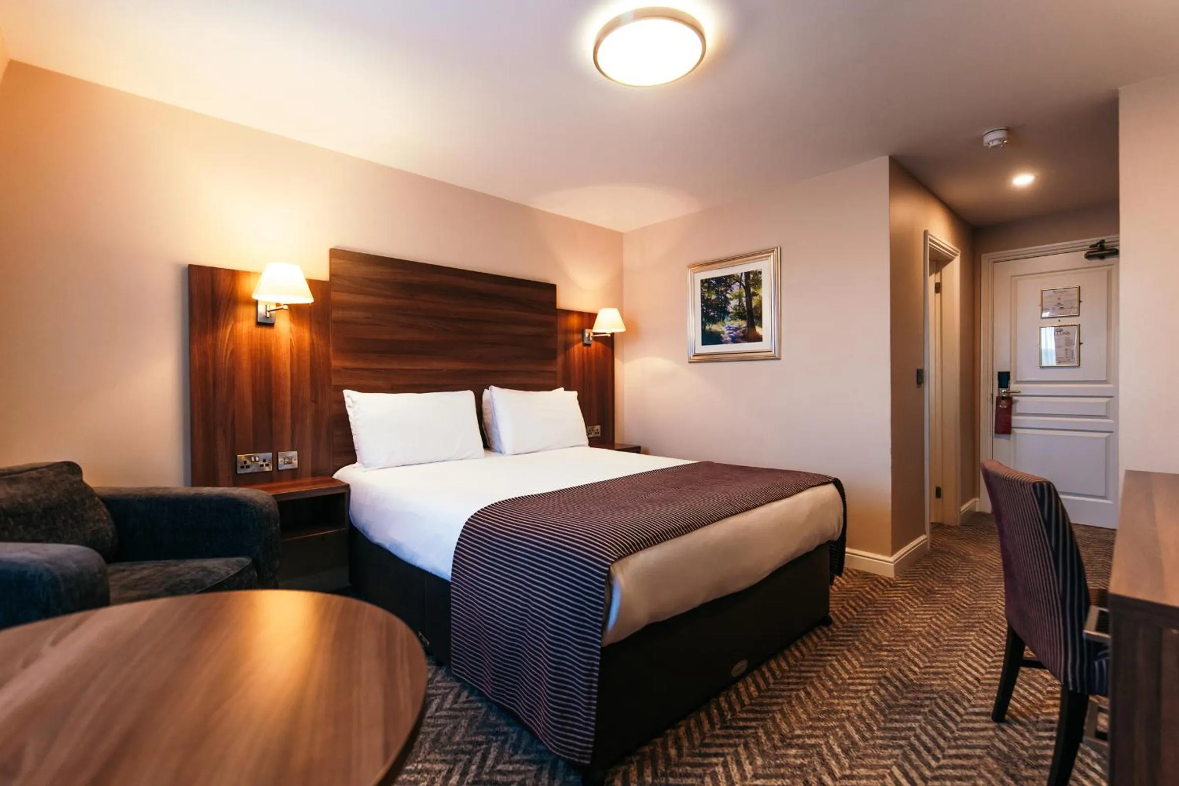 Bedroom, Bed in Dillon’s Hotel