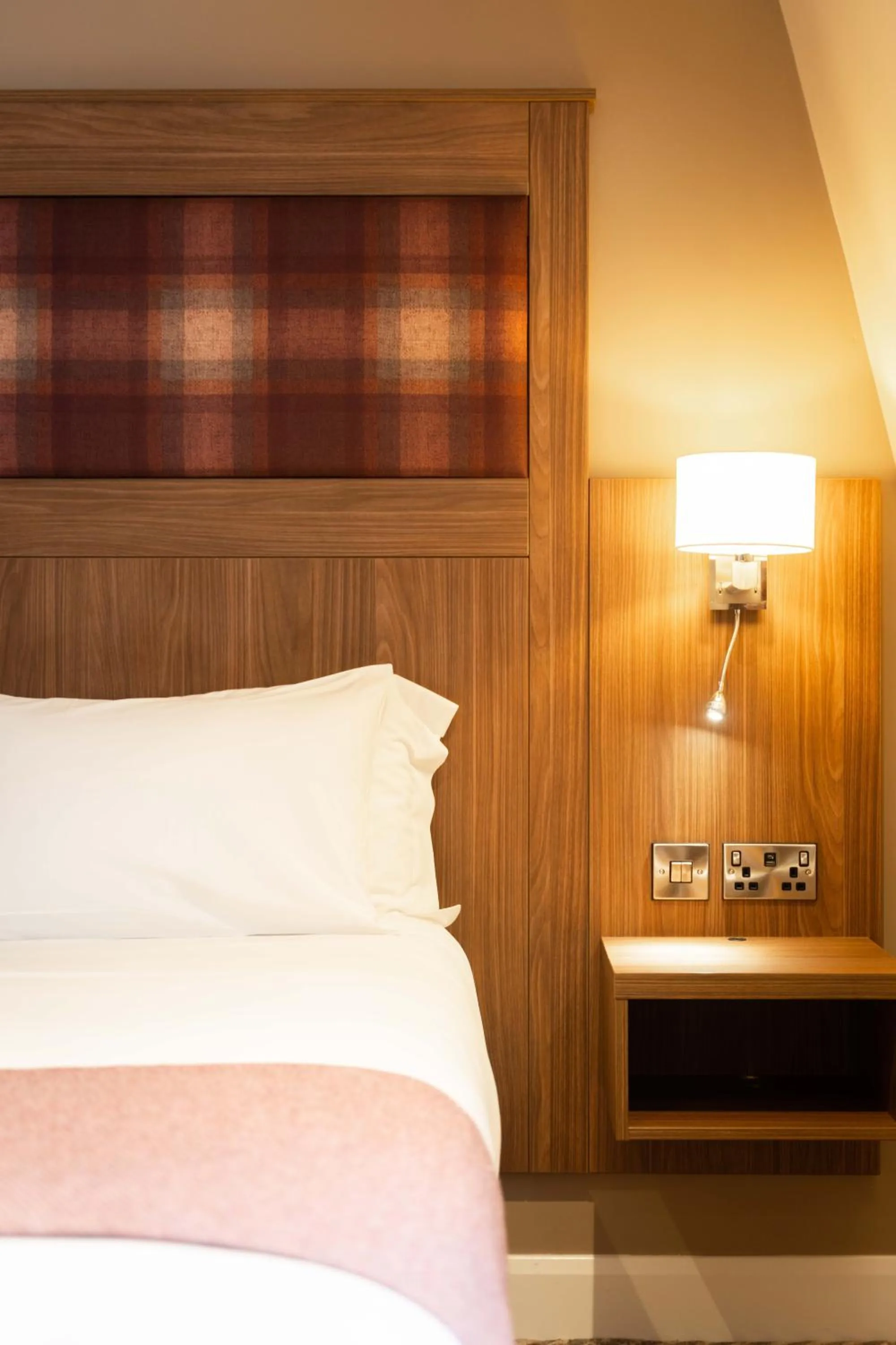 Bedroom, Bed in Dillon’s Hotel