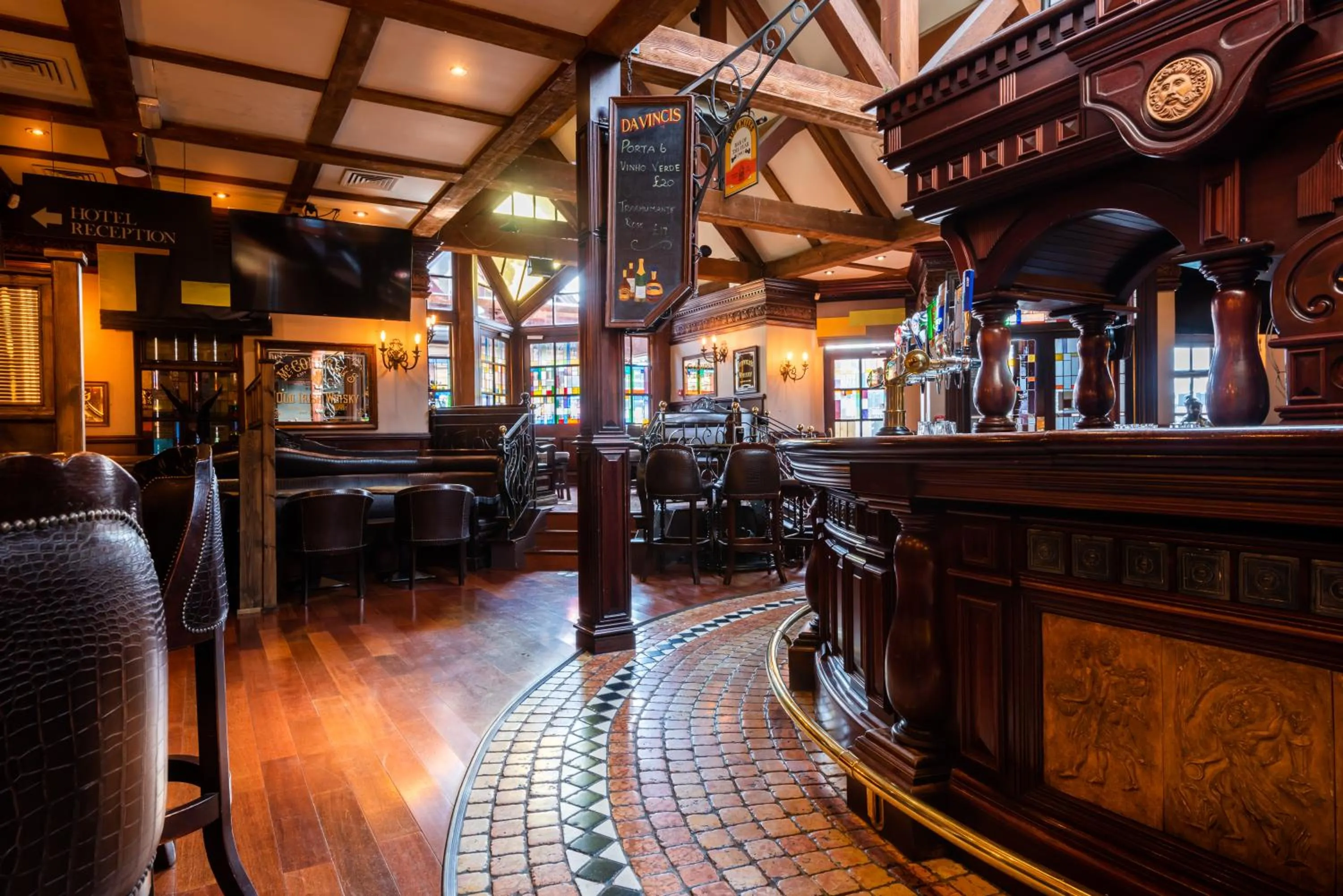 Restaurant/places to eat in Da Vinci's Hotel