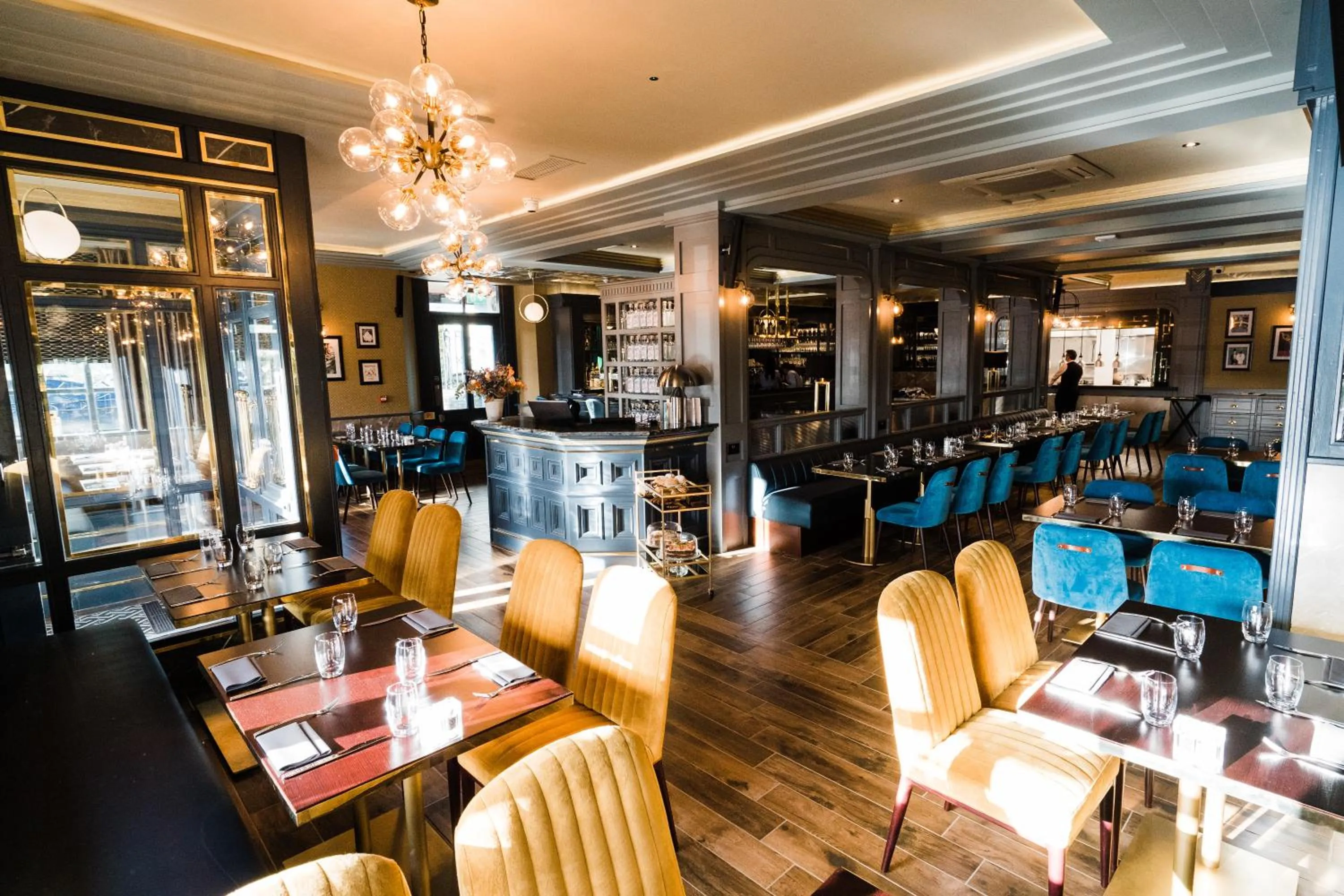 Restaurant/places to eat in Da Vinci's Hotel