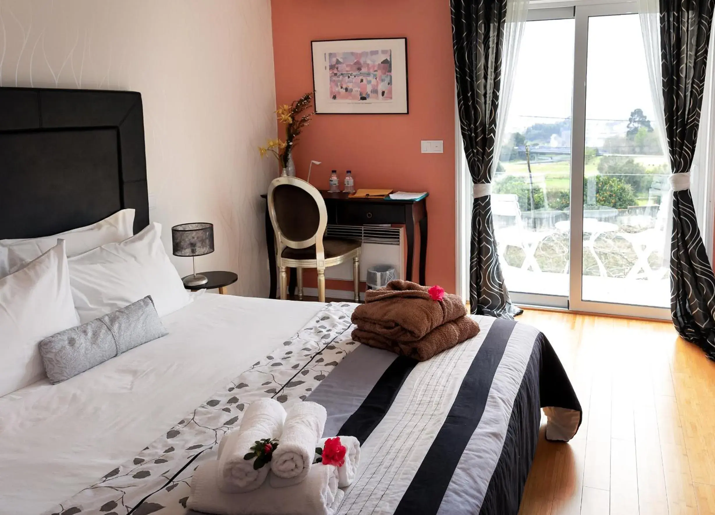 Double Room with Mountain View in B&B Villa Vale Flores Double Room with Mountain View in B&B Villa Vale Flores