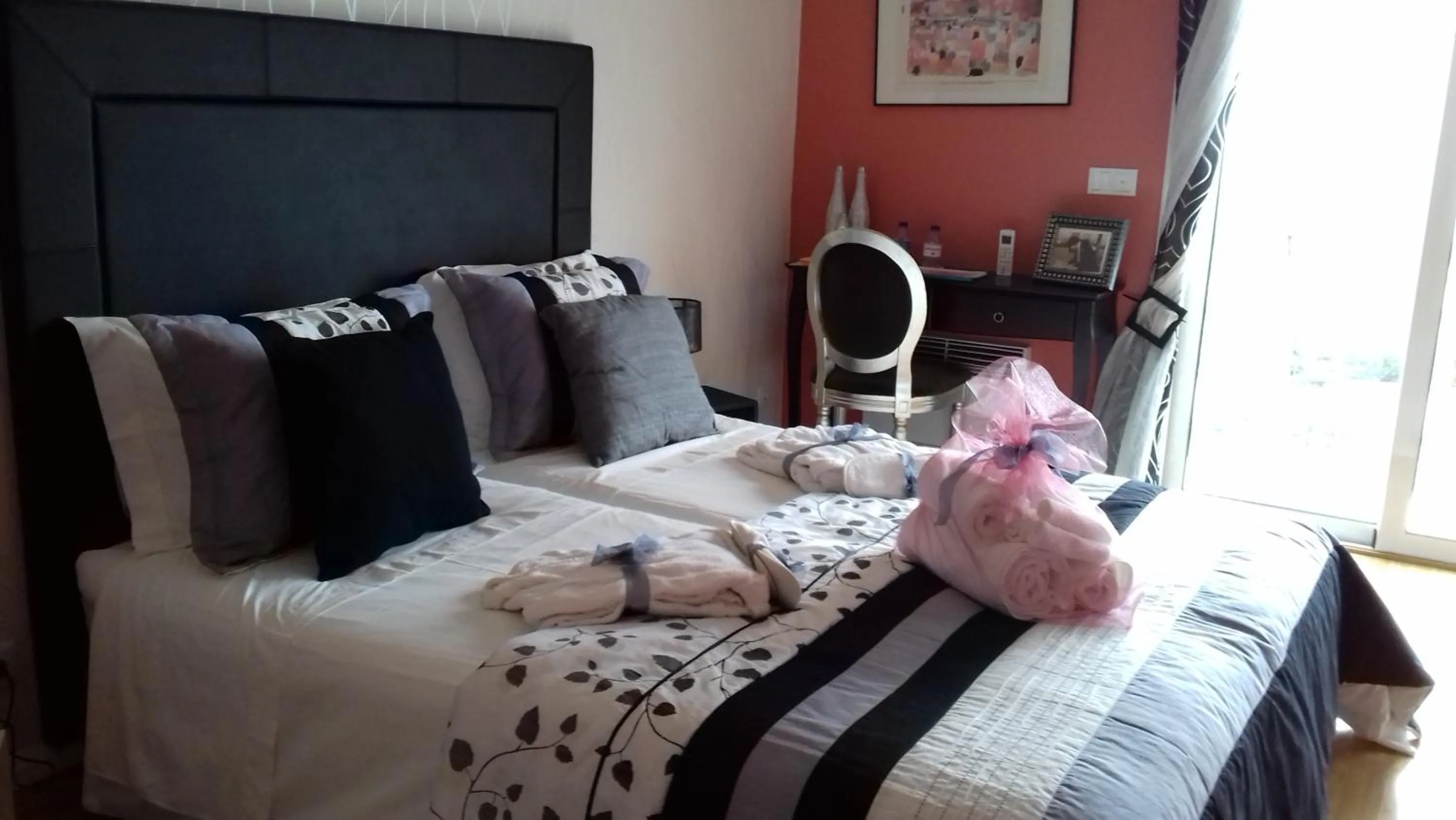 Photo of the whole room, Bed in B&B Villa Vale Flores