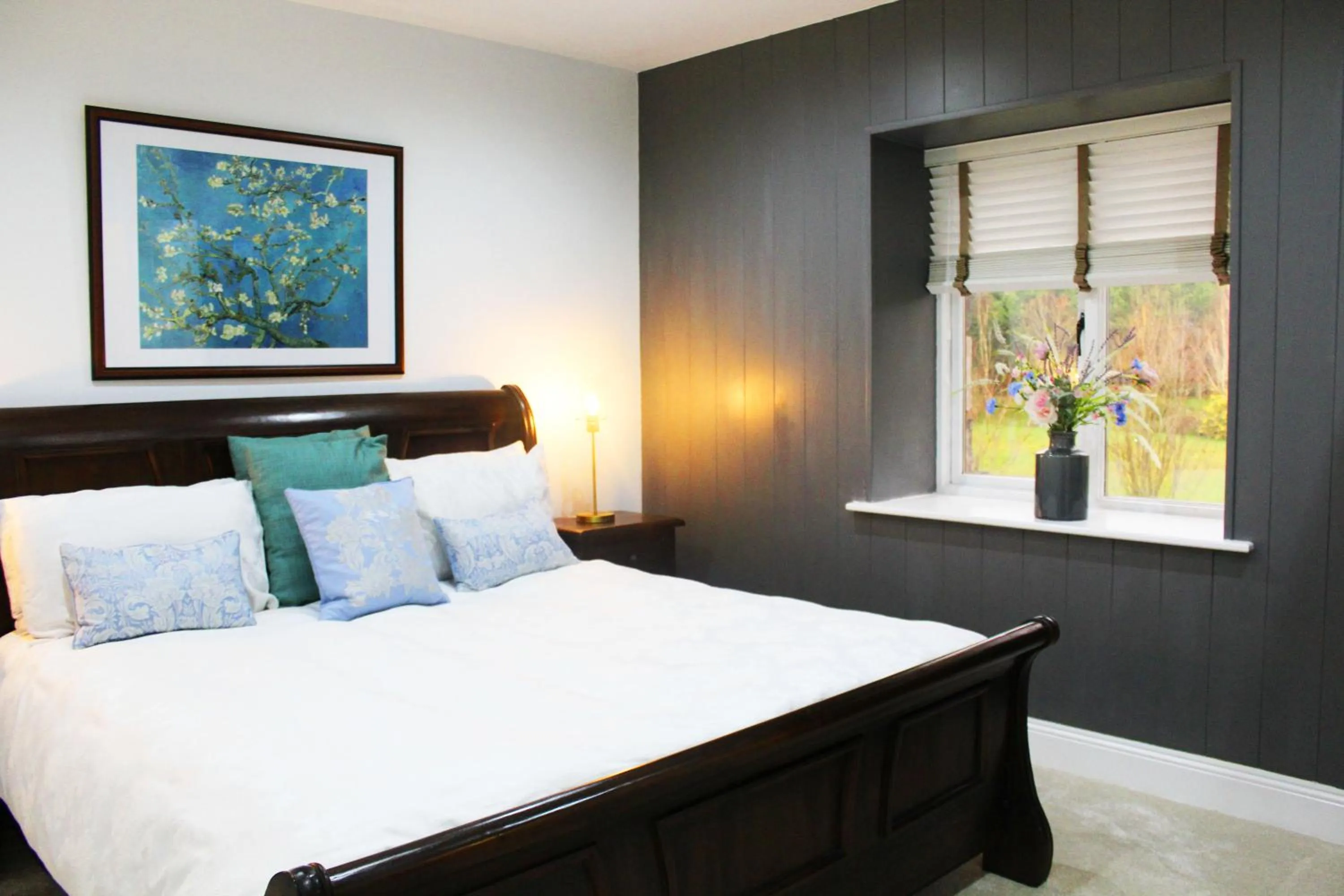 Photo of the whole room in Castledale