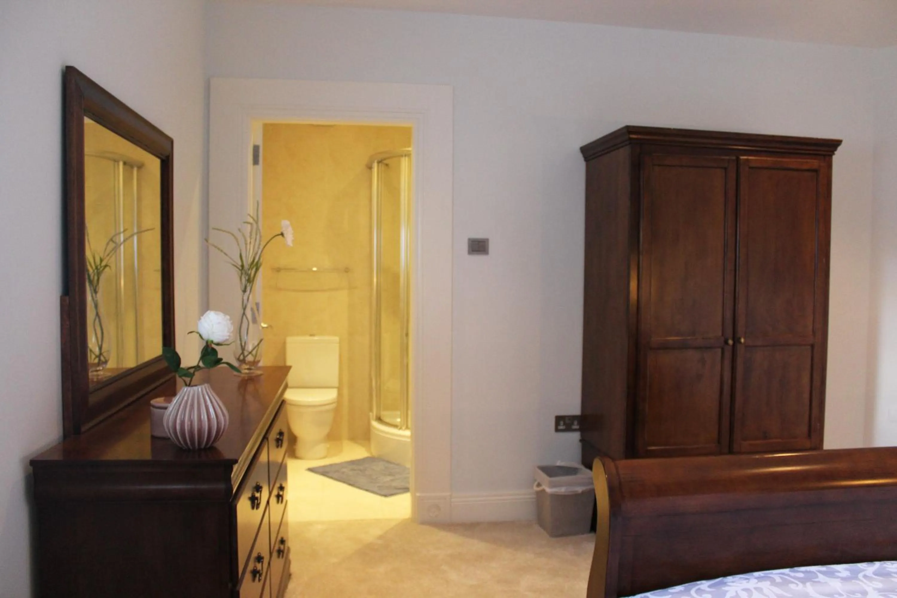 Bathroom, Seating Area in Castledale