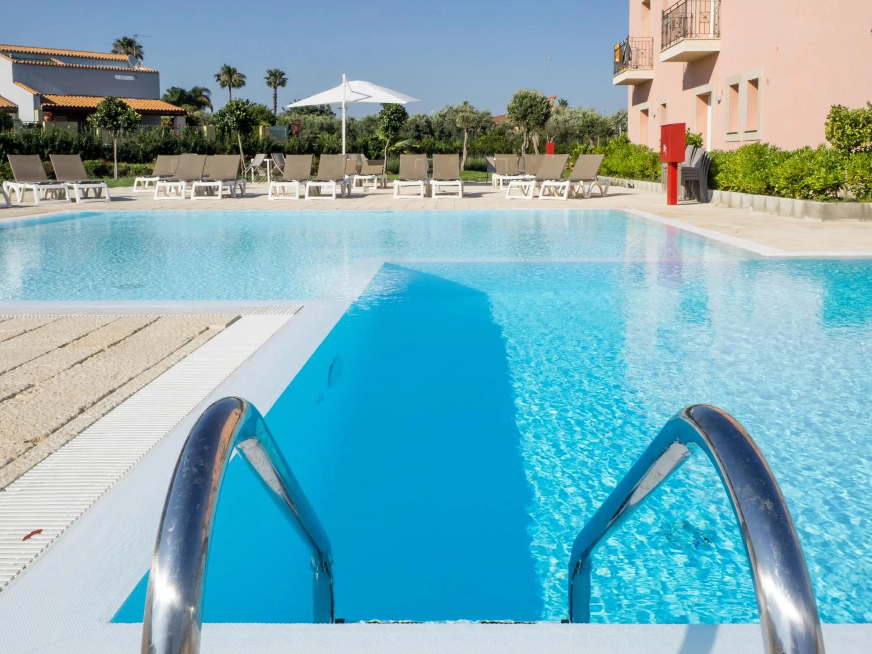 Swimming pool in Hotel Danieli Pozzallo