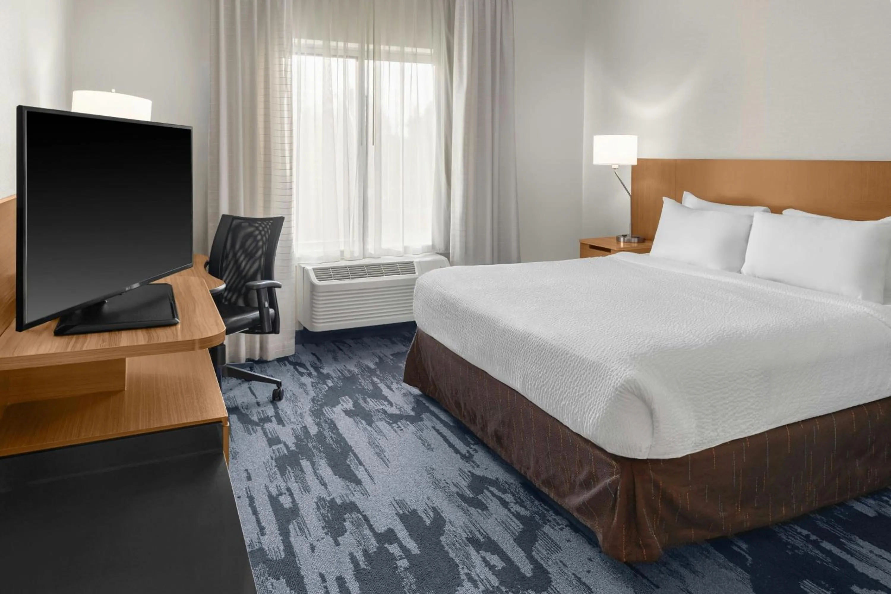 Photo of the whole room, Bed in Fairfield Inn & Suites by Marriott Atlanta Acworth