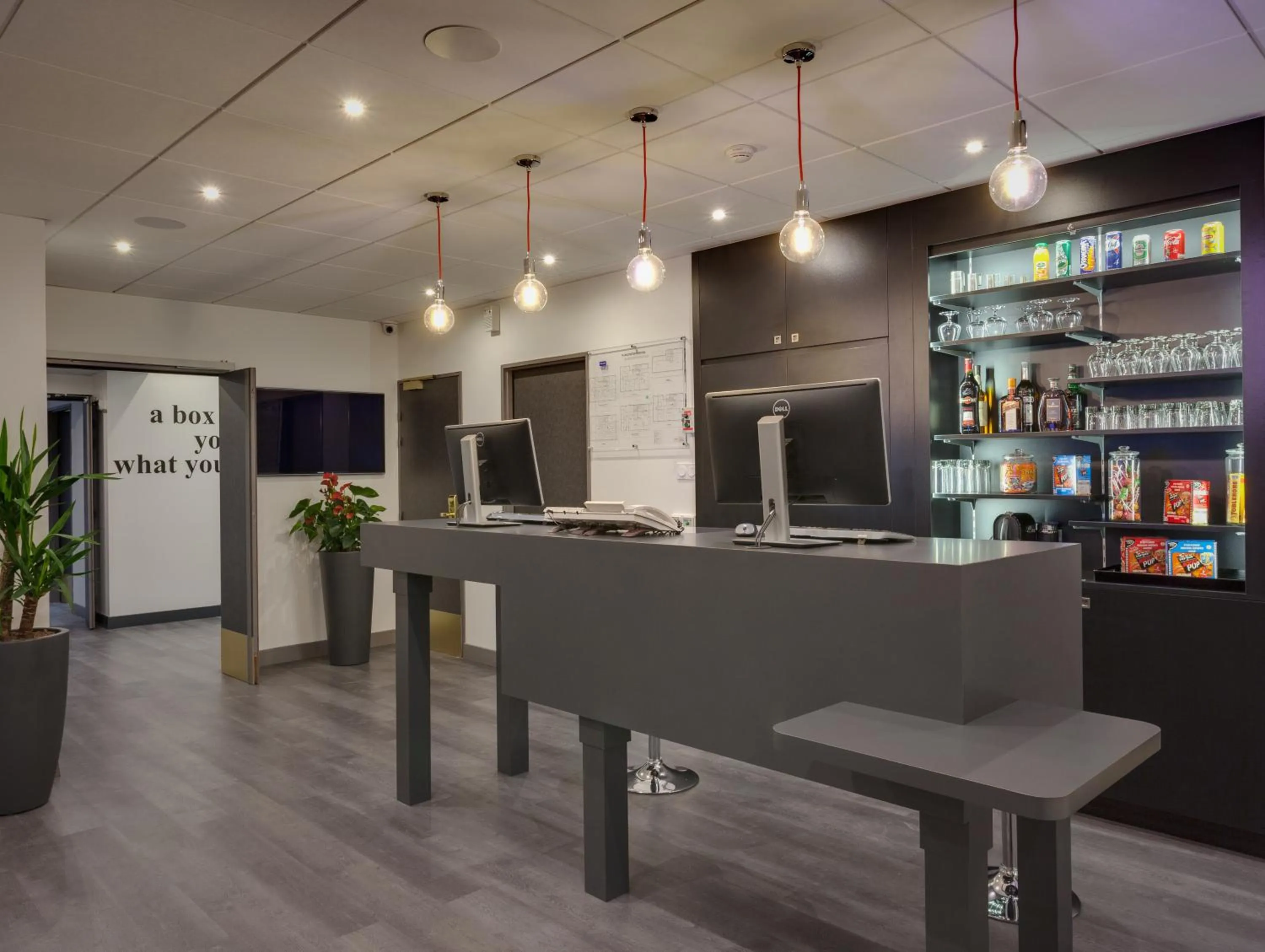 Lobby or reception in Hôtel Kyriad Rennes Centre Gare