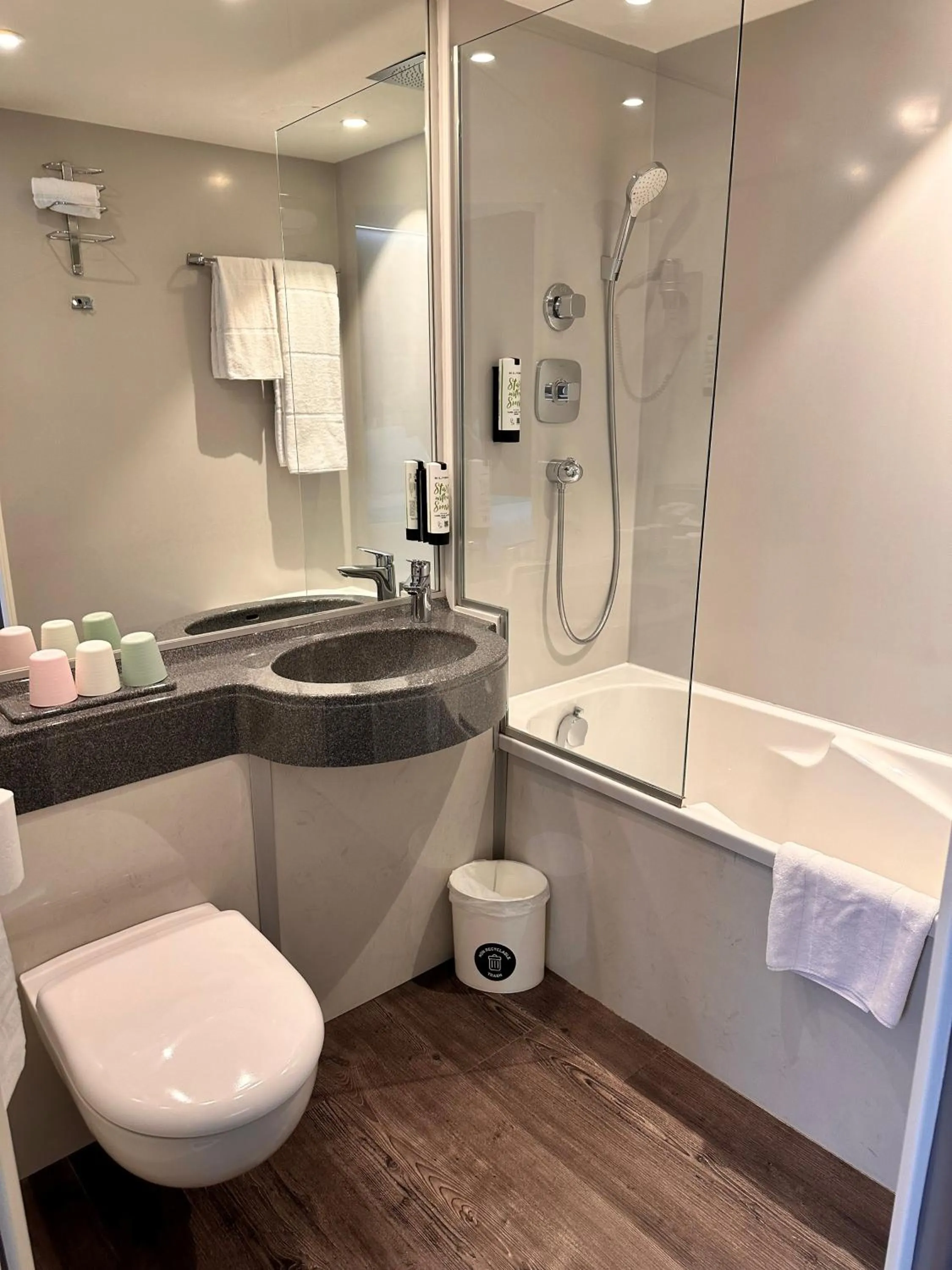 Bathroom in Hôtel Kyriad Rennes Centre Gare