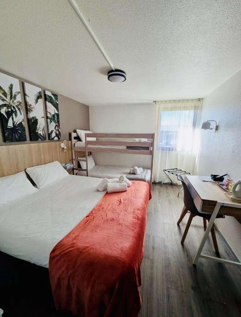 Photo of the whole room, Bed in Hôtel Le Roxane