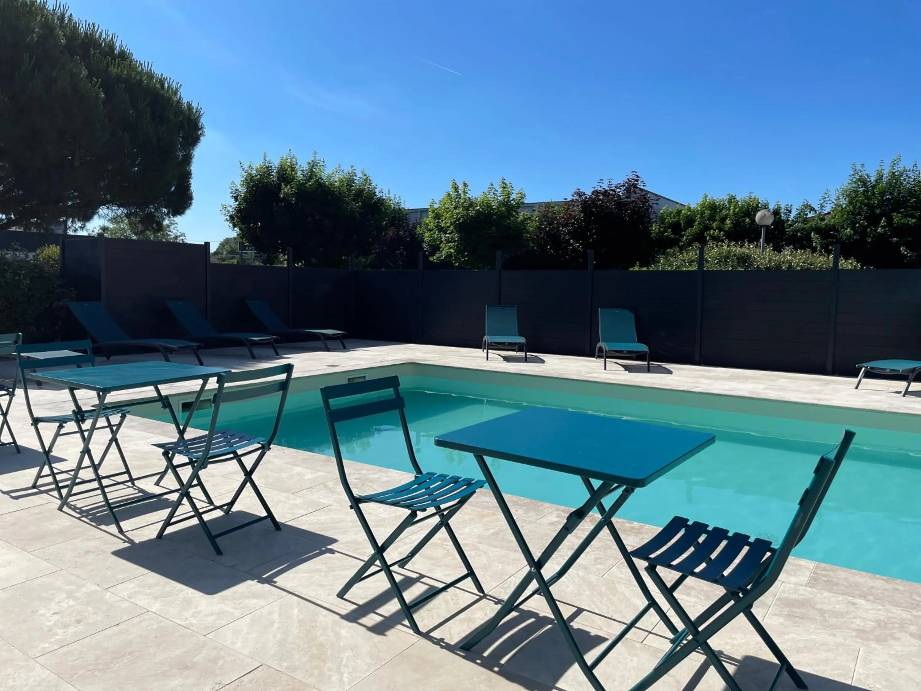 Patio in Hôtel Le Roxane